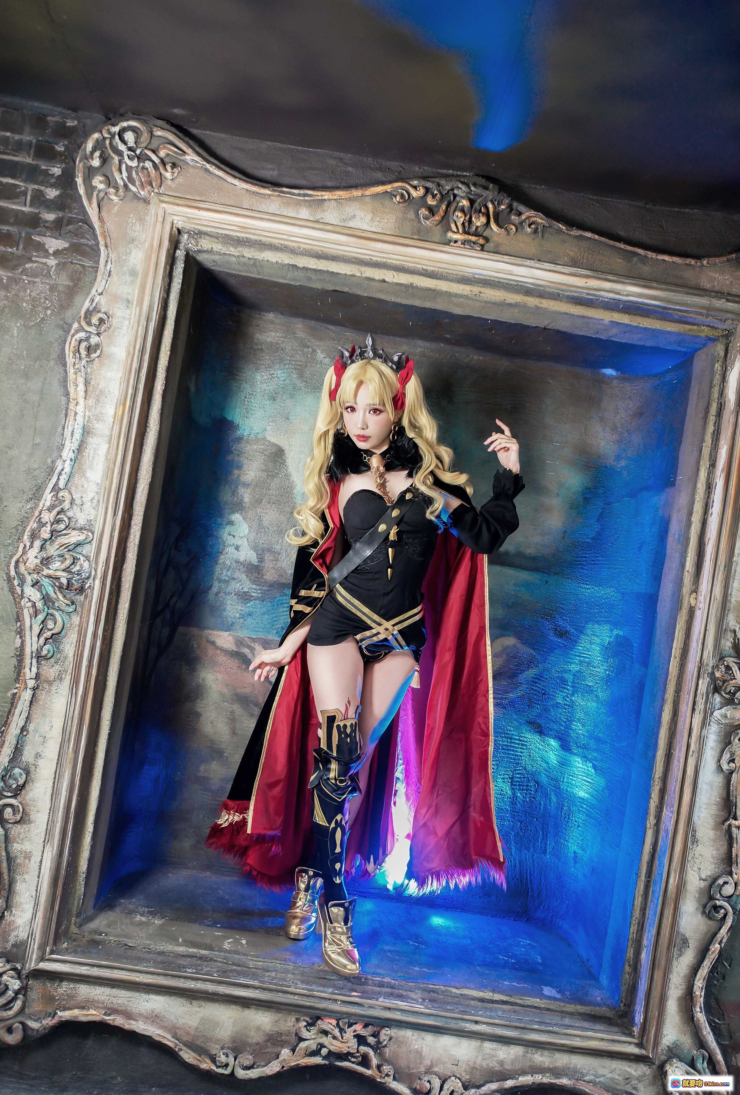 图片[4] - ElyEE子NO.058 Cosplay 金发红瞳恶魔女王 黑色哥特装 持金色骷髅头 镜面华丽背景 精致妆容与头饰 - 就要吻