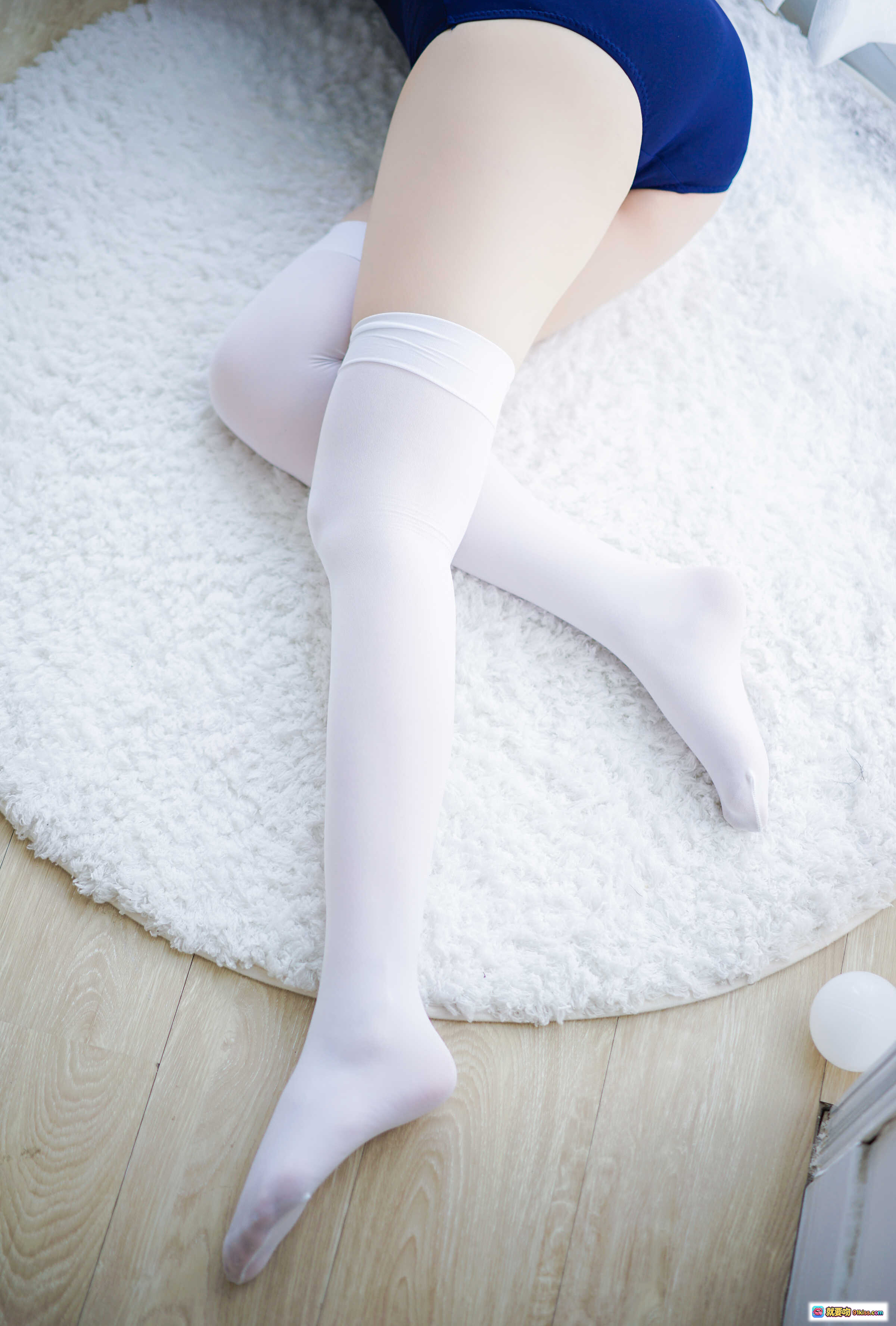 图片[7] - 日奈娇NO.028制服死库水写真 40P高清美腿白丝少女坐姿私房照 - 就要吻