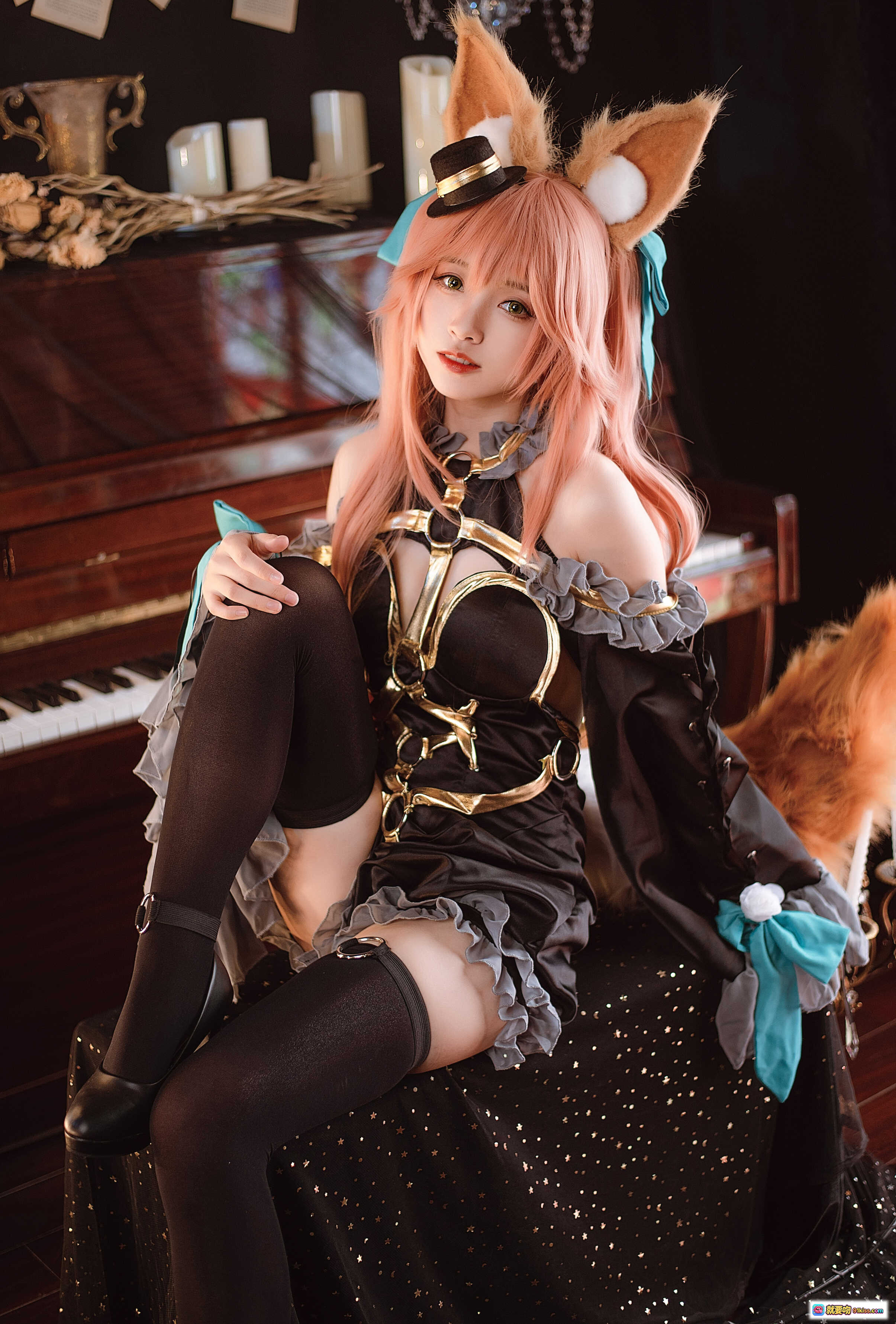 图片[4] - 玉藻前cosplay漆黑魔术服·粉发狐耳狐尾·华丽洛丽塔风·水晶烛台场景·高清12P写真 - 就要吻