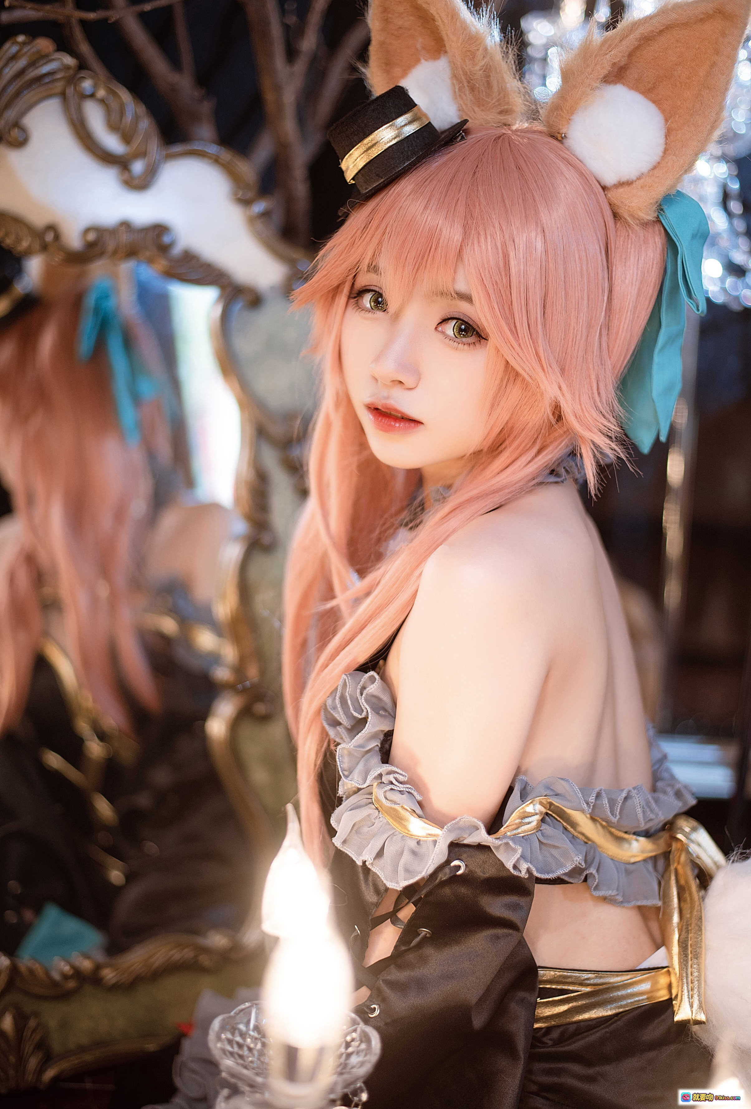 图片[2] - 玉藻前cosplay漆黑魔术服·粉发狐耳狐尾·华丽洛丽塔风·水晶烛台场景·高清12P写真 - 就要吻