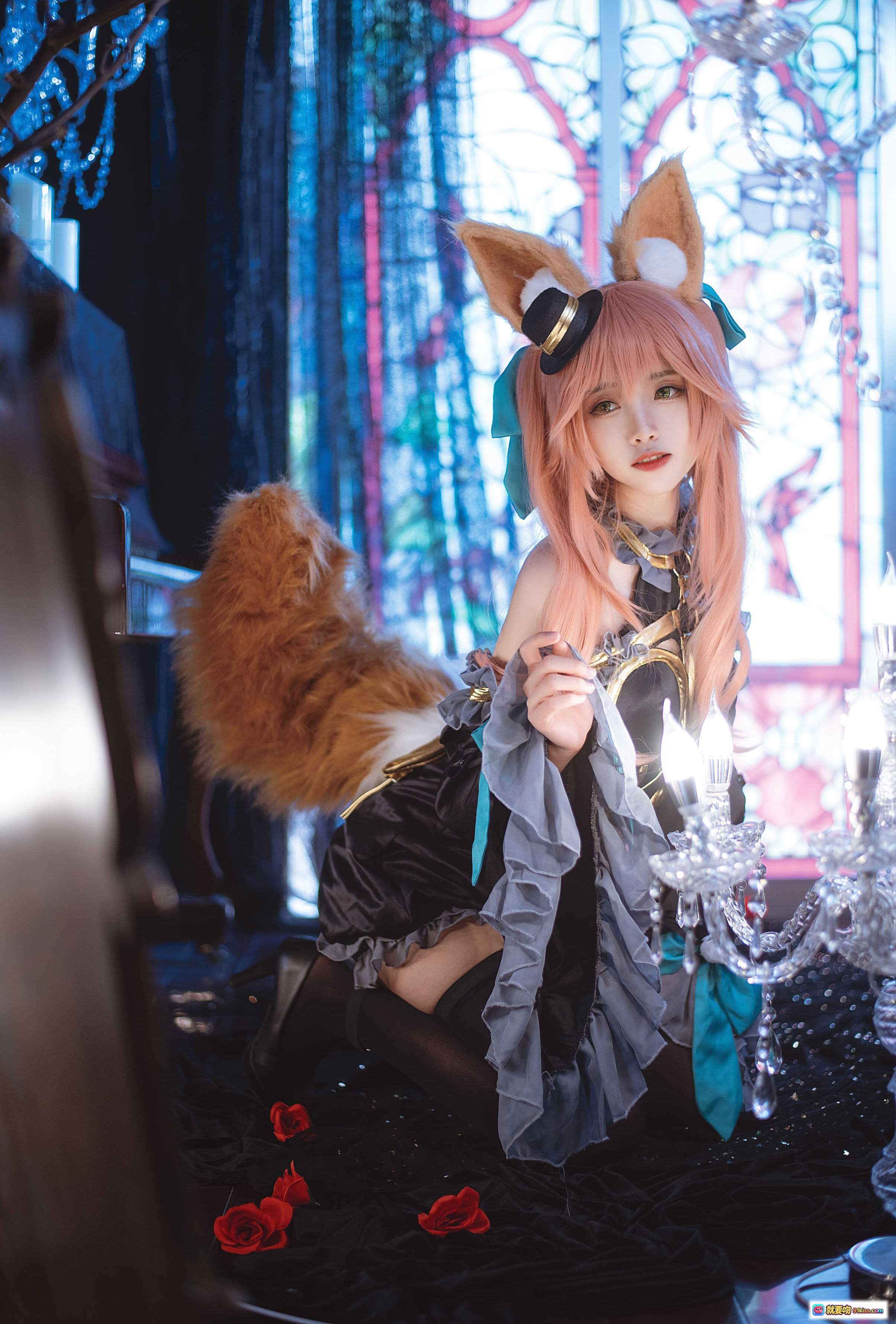图片[3] - 玉藻前cosplay漆黑魔术服·粉发狐耳狐尾·华丽洛丽塔风·水晶烛台场景·高清12P写真 - 就要吻