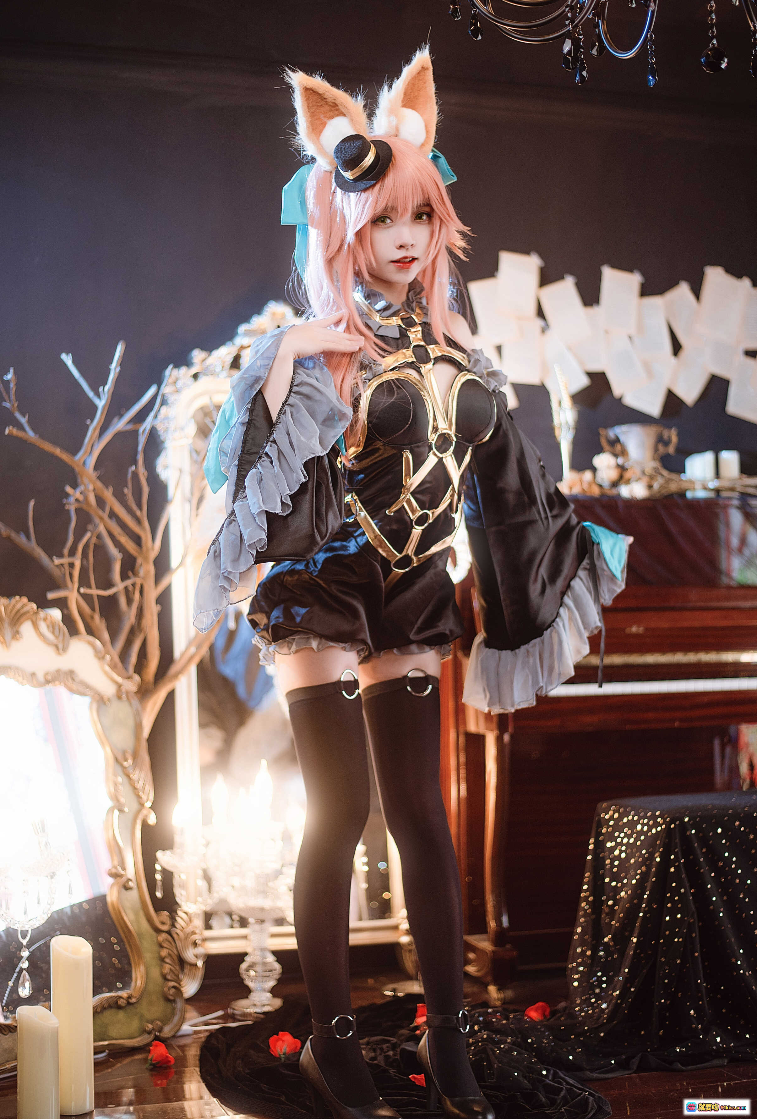 图片[7] - 玉藻前cosplay漆黑魔术服·粉发狐耳狐尾·华丽洛丽塔风·水晶烛台场景·高清12P写真 - 就要吻