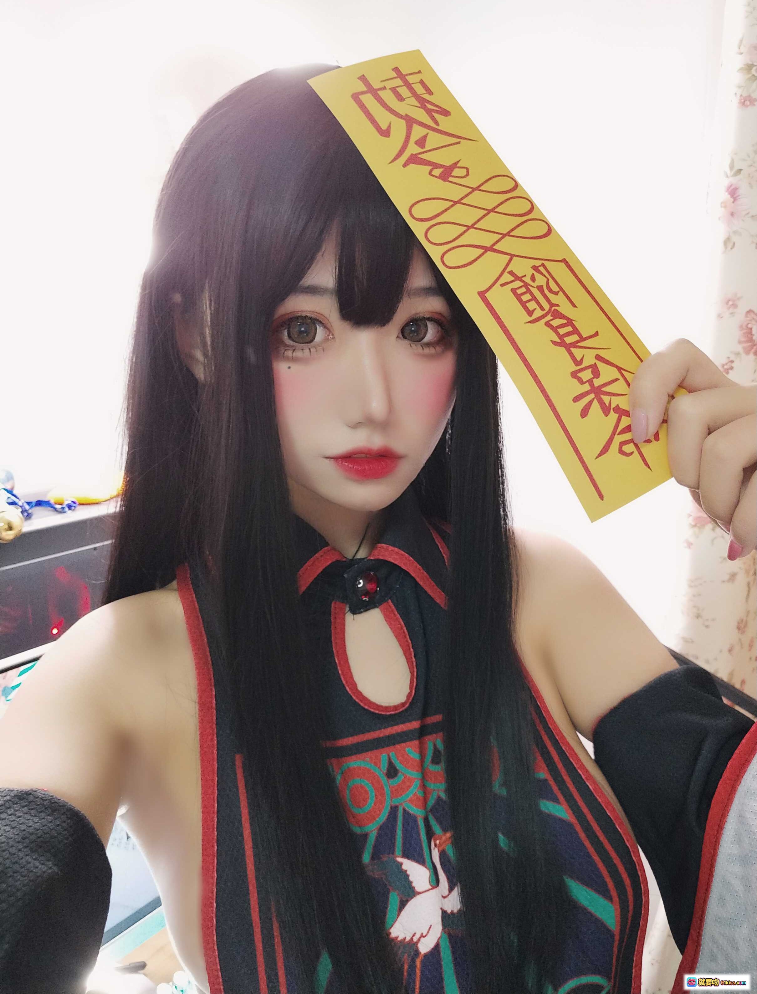 图片[2] - 猫君君_MaoJun NO.008 小僵尸 Cosplay 镜前自拍 黑色刺绣旗袍 萌系少女 镜面反射 室内卧室写真 14P高清图集 - 就要吻