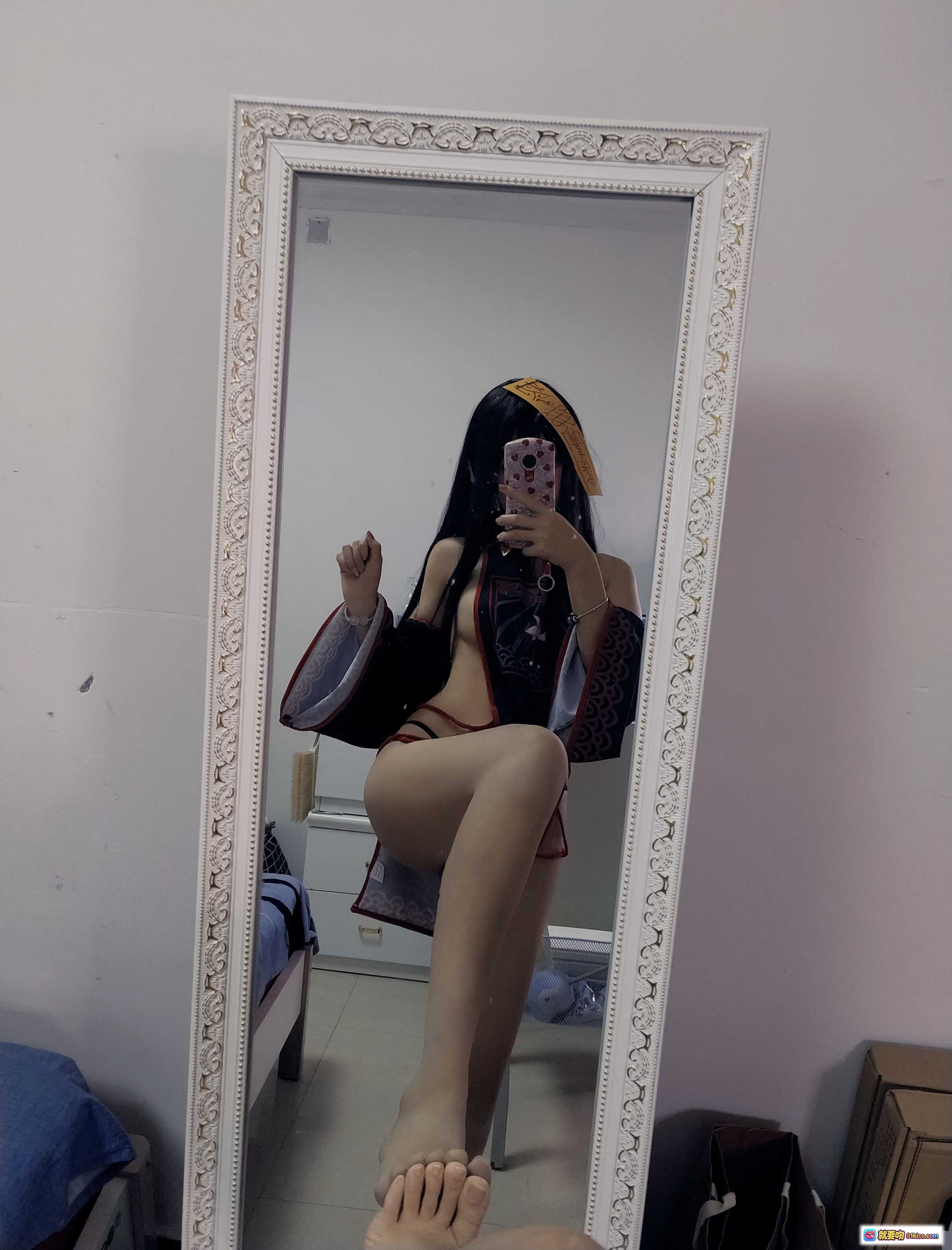 图片[10] - 猫君君_MaoJun NO.008 小僵尸 Cosplay 镜前自拍 黑色刺绣旗袍 萌系少女 镜面反射 室内卧室写真 14P高清图集 - 就要吻
