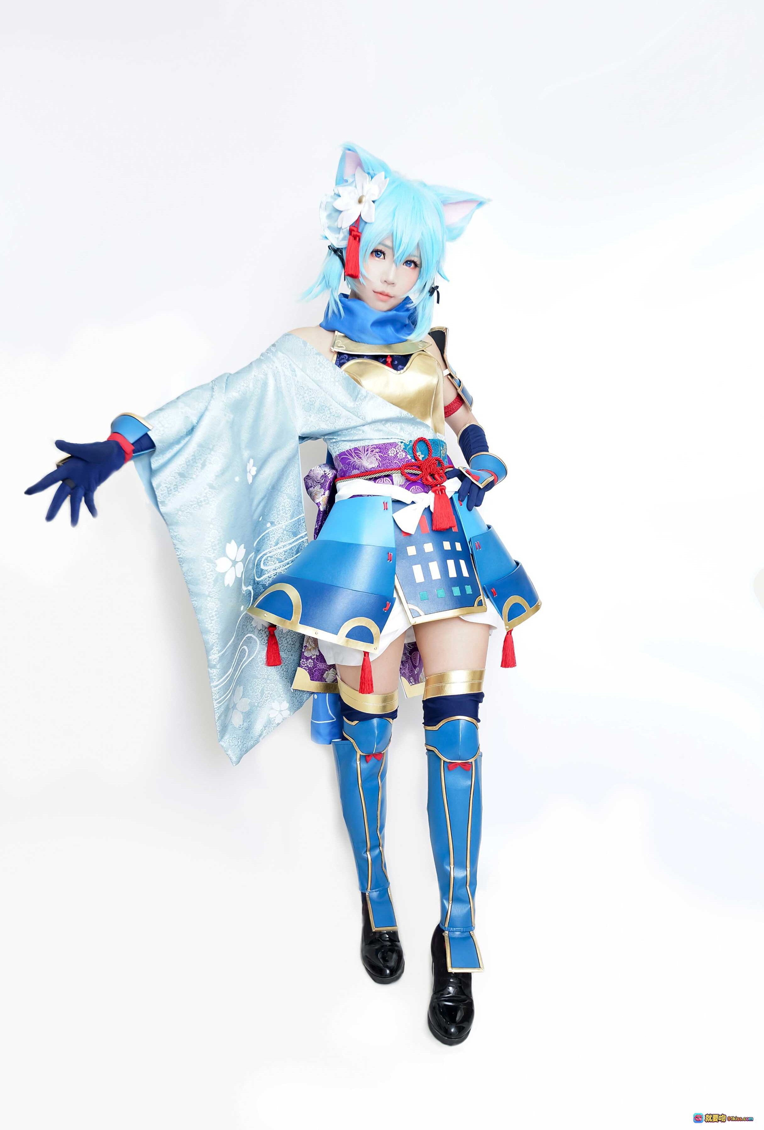 图片[3] - 蓝发猫耳少女Cosplay｜日式和风战甲｜梦幻蓝色光效｜精致花饰与金甲细节｜EElyEE子NO.039 - 就要吻