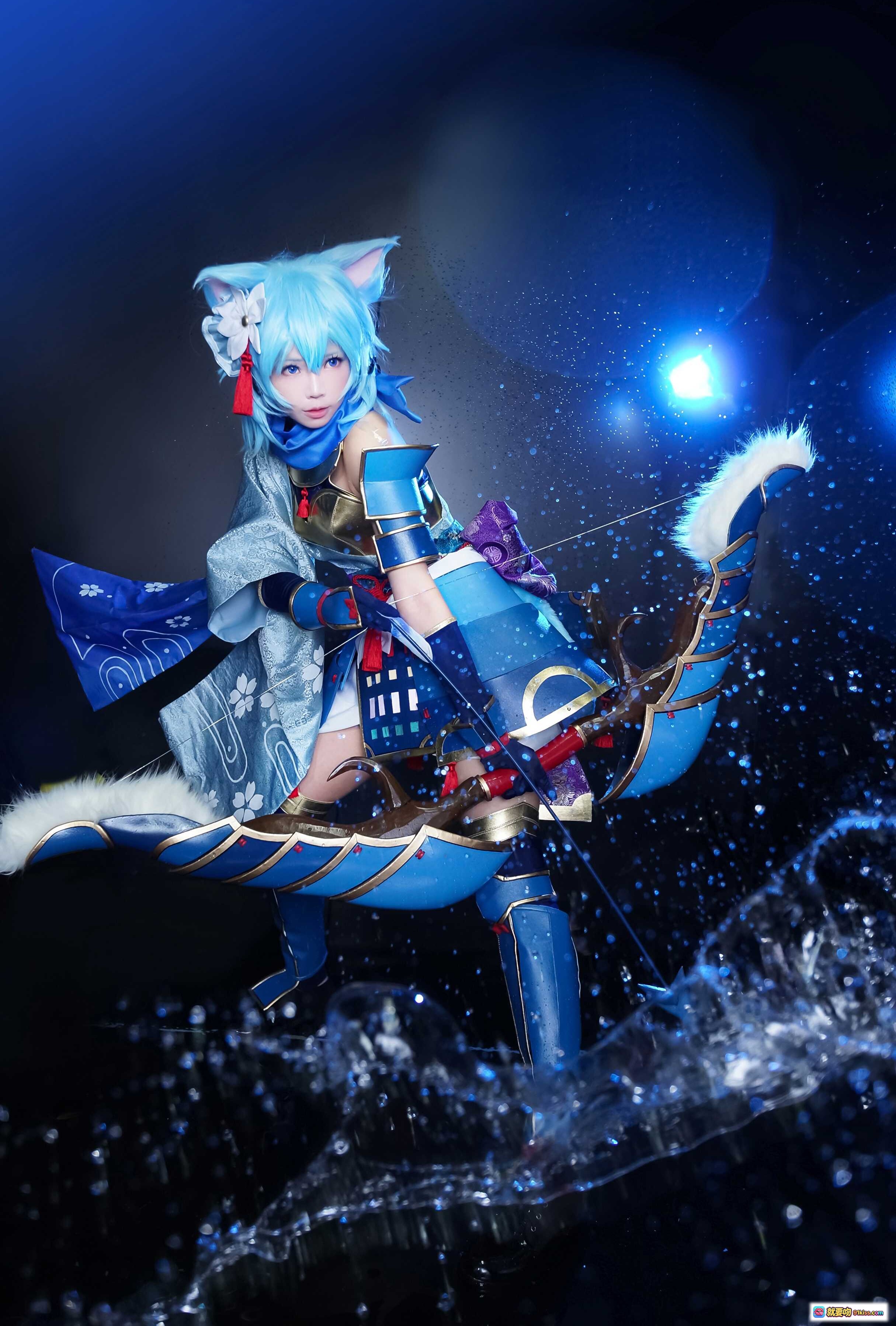 图片[2] - 蓝发猫耳少女Cosplay｜日式和风战甲｜梦幻蓝色光效｜精致花饰与金甲细节｜EElyEE子NO.039 - 就要吻