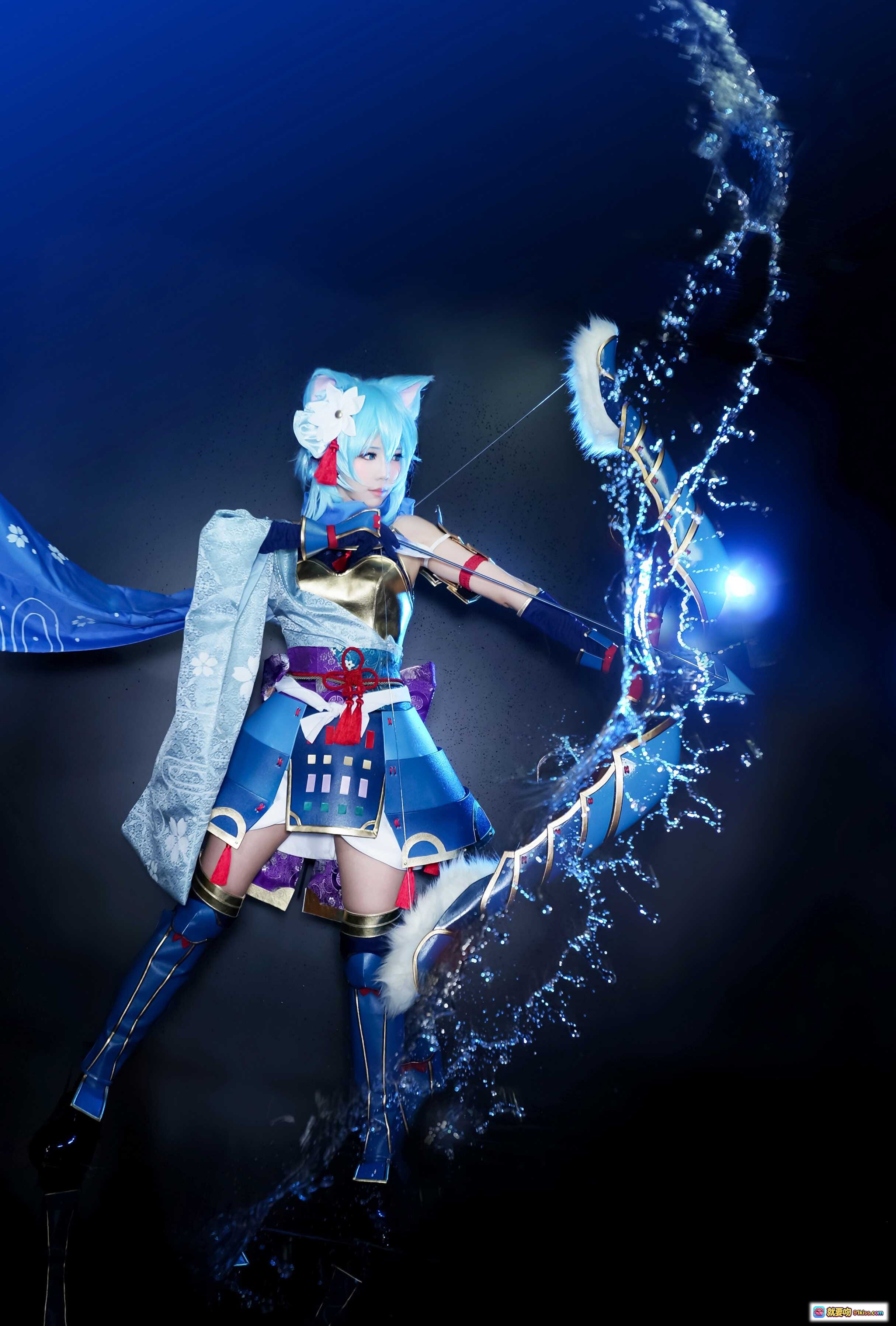 图片[9] - 蓝发猫耳少女Cosplay｜日式和风战甲｜梦幻蓝色光效｜精致花饰与金甲细节｜EElyEE子NO.039 - 就要吻