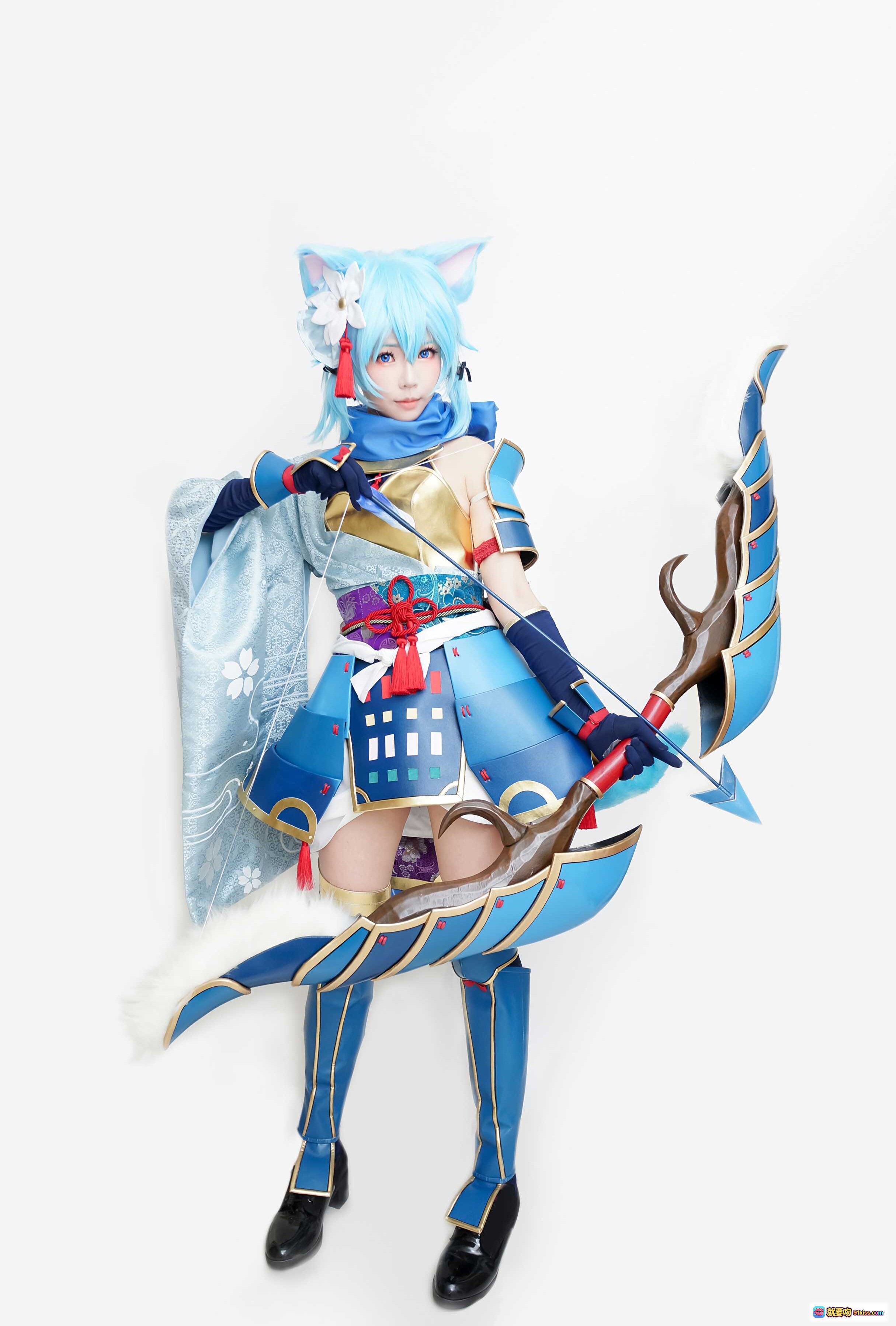 图片[7] - 蓝发猫耳少女Cosplay｜日式和风战甲｜梦幻蓝色光效｜精致花饰与金甲细节｜EElyEE子NO.039 - 就要吻