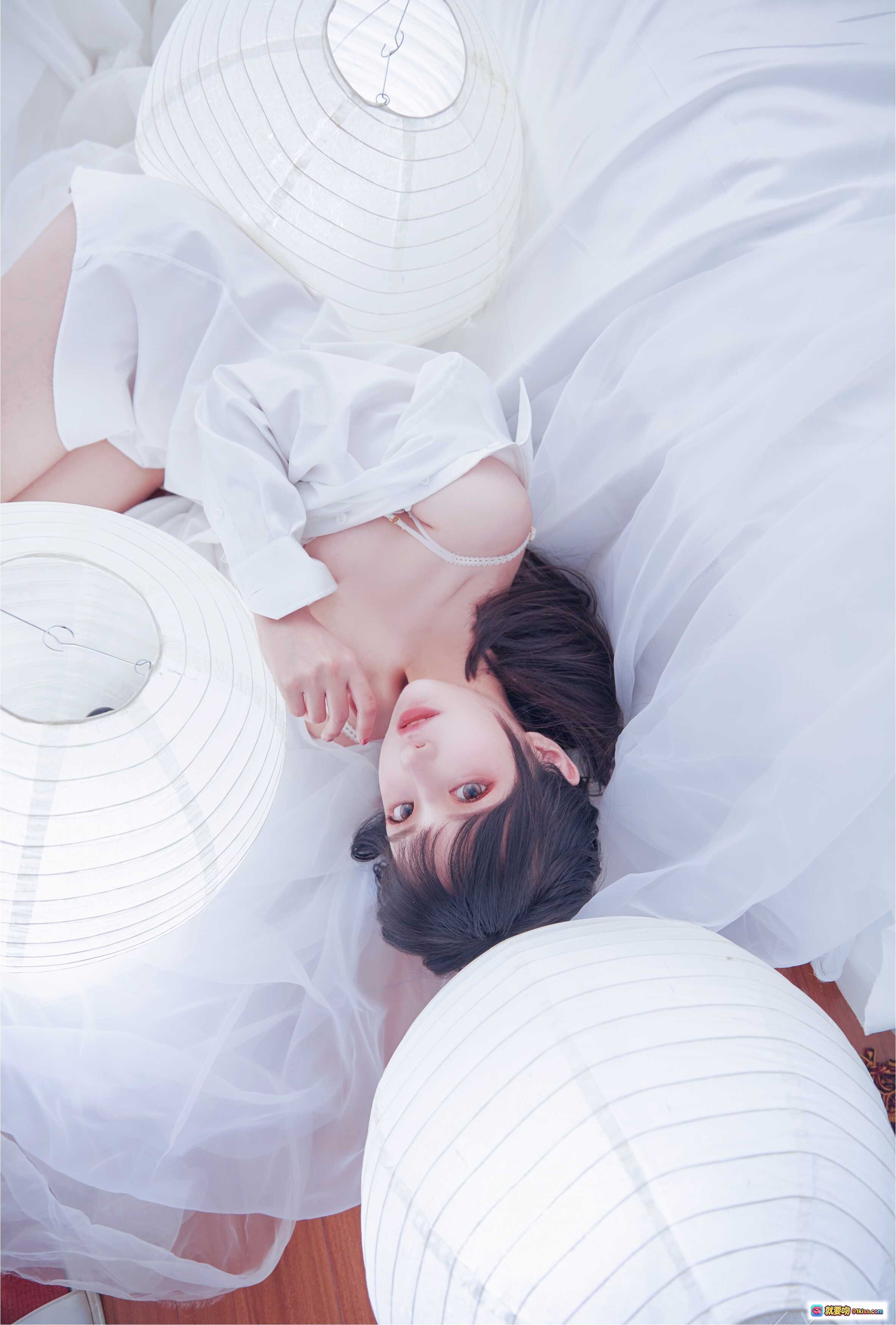 图片[7] - Shika小鹿鹿NO.056纯白写真 | 白色系少女私房照 | 朦胧纱帘背景 | 温柔氛围感 | 18P高清图集 - 就要吻