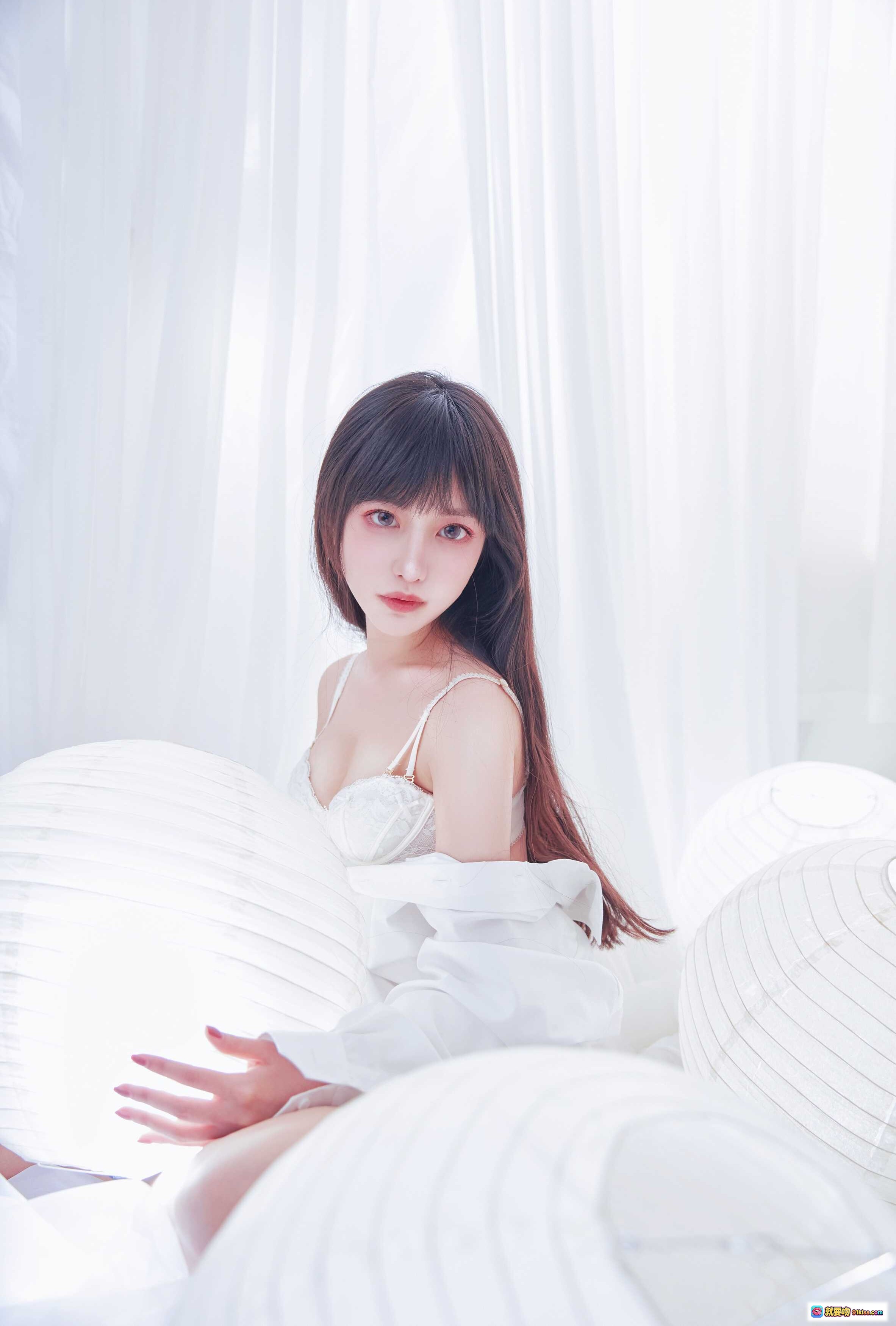 图片[6] - Shika小鹿鹿NO.056纯白写真 | 白色系少女私房照 | 朦胧纱帘背景 | 温柔氛围感 | 18P高清图集 - 就要吻