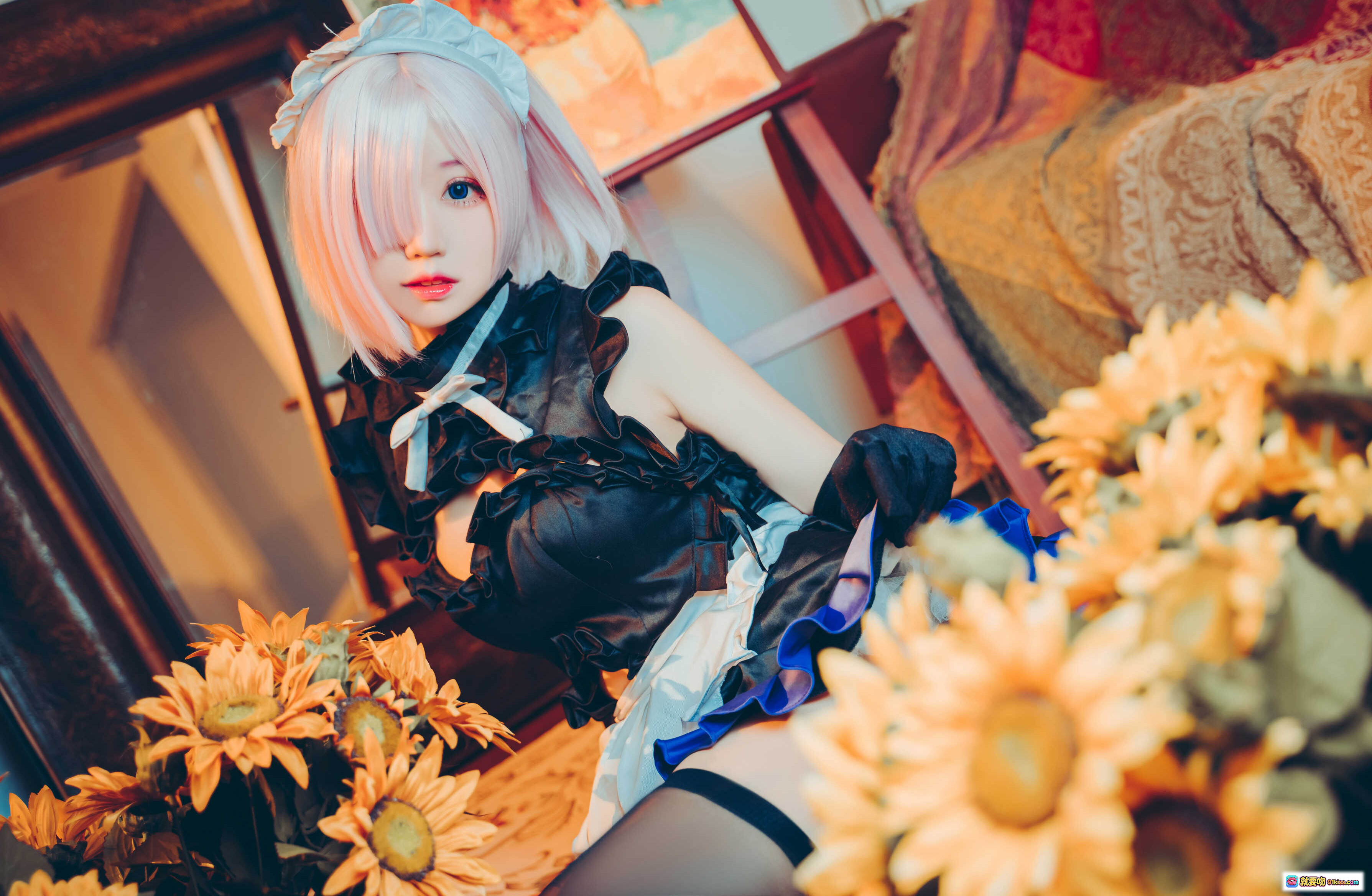 图片[6] - 猫君君_MaoJun NO.011 玛修女仆cos写真 25P高清图集 黑蓝蕾丝女仆装 白发红瞳 优雅姿态 室内复古风摄影 - 就要吻