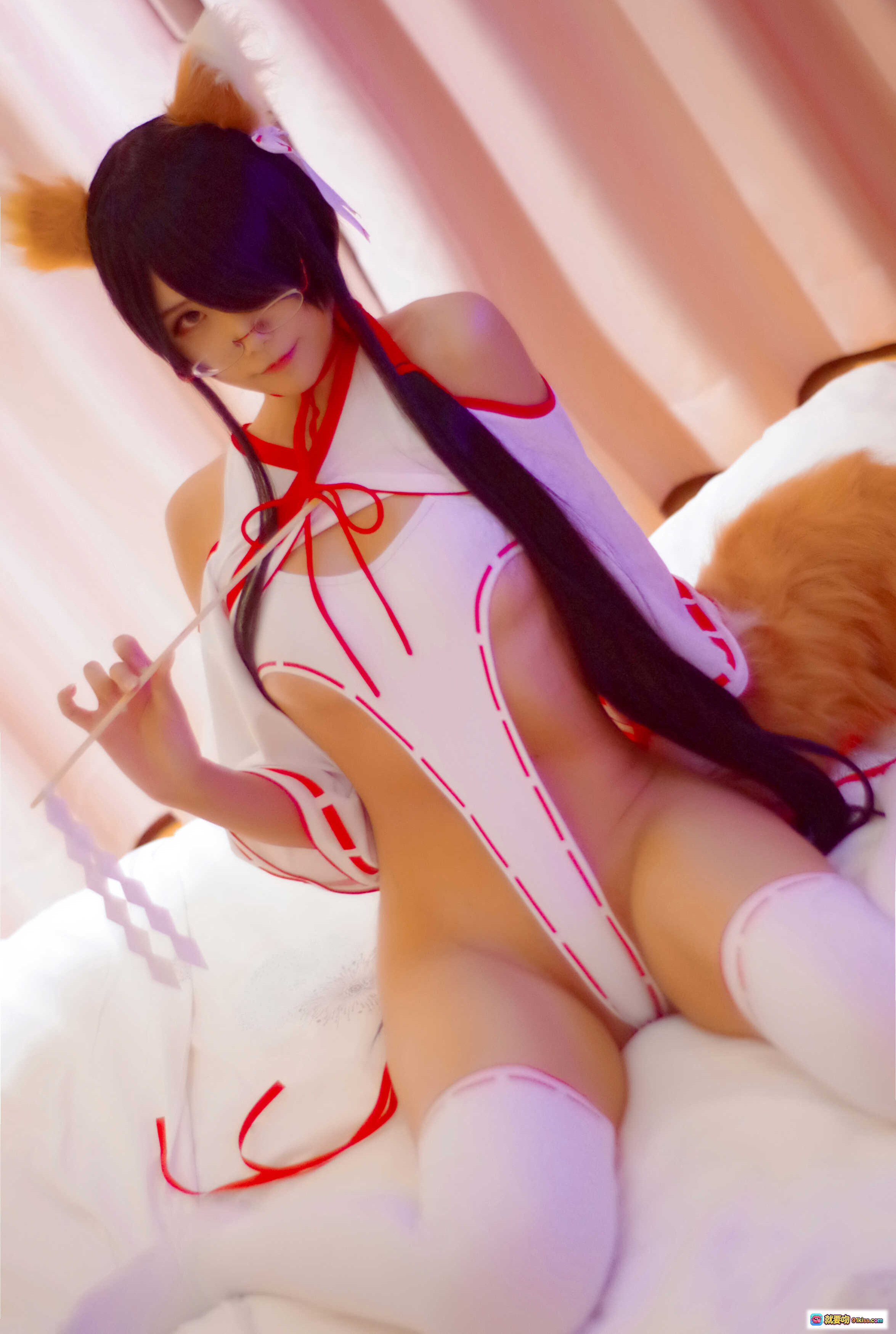 图片[10] - 曉美媽 NO.005 狐巫女 Cosplay 寫真 30P 204MB 白紅制服 貓耳 猫尾 萌系 二次元 美少女 寢室拍攝 柔光 氣質 Coser - 就要吻