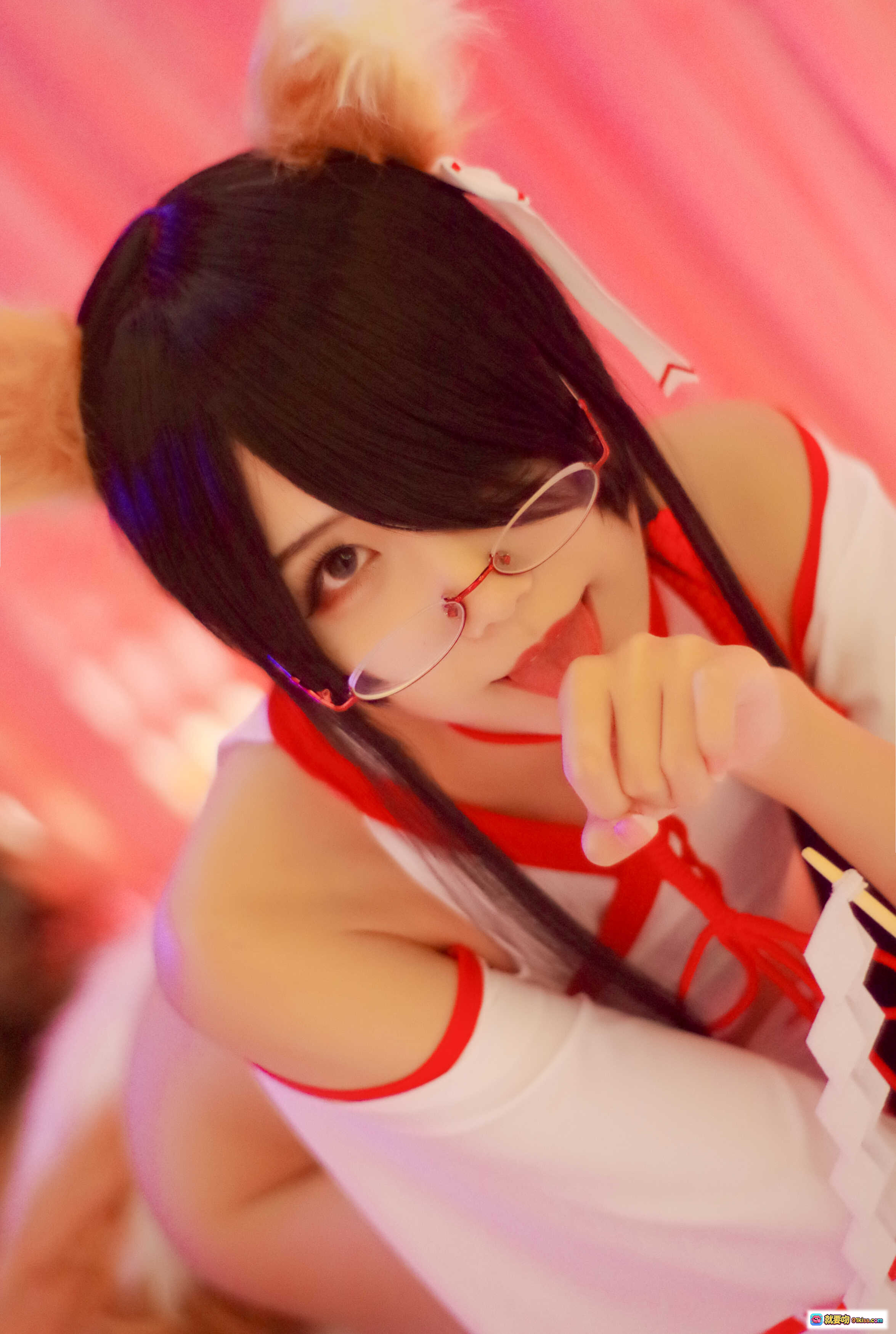 图片[4] - 曉美媽 NO.005 狐巫女 Cosplay 寫真 30P 204MB 白紅制服 貓耳 猫尾 萌系 二次元 美少女 寢室拍攝 柔光 氣質 Coser - 就要吻