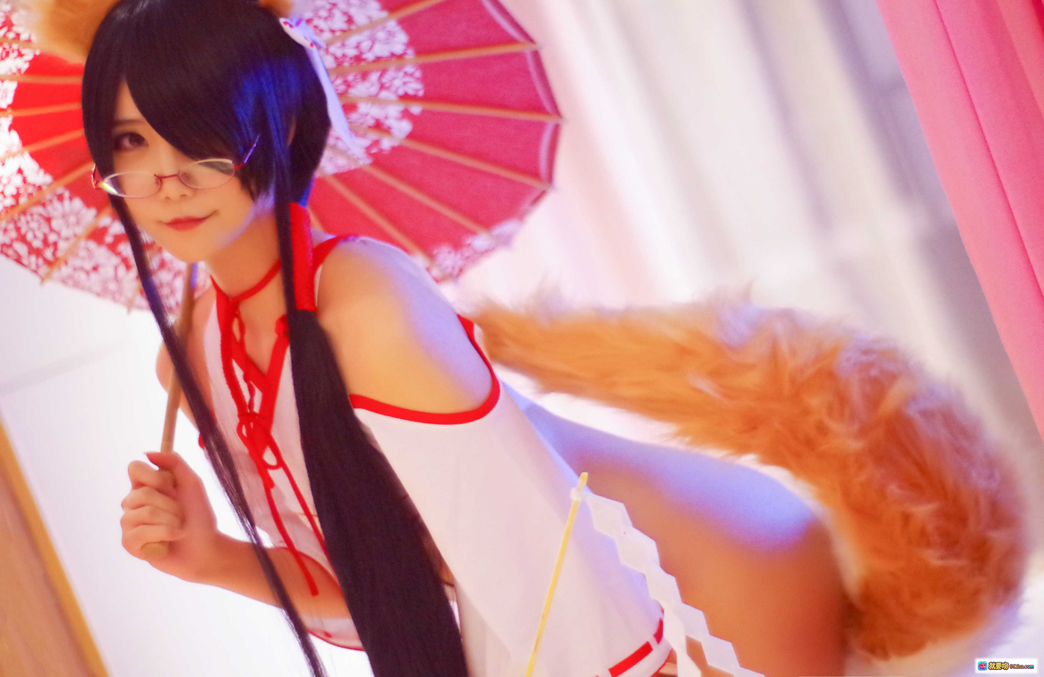 图片[8] - 曉美媽 NO.005 狐巫女 Cosplay 寫真 30P 204MB 白紅制服 貓耳 猫尾 萌系 二次元 美少女 寢室拍攝 柔光 氣質 Coser - 就要吻