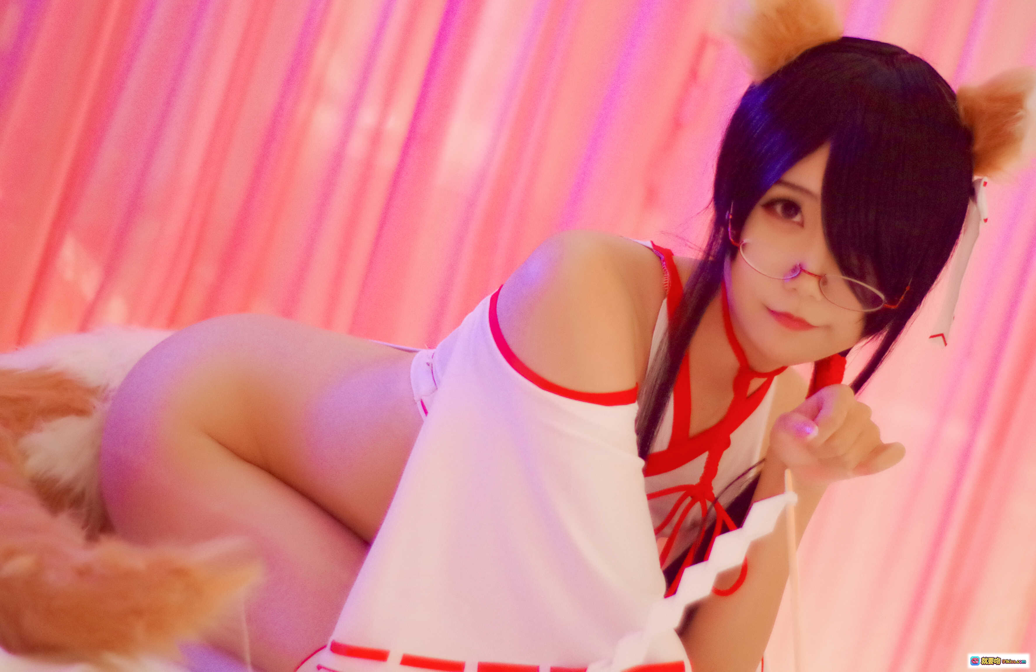 图片[6] - 曉美媽 NO.005 狐巫女 Cosplay 寫真 30P 204MB 白紅制服 貓耳 猫尾 萌系 二次元 美少女 寢室拍攝 柔光 氣質 Coser - 就要吻