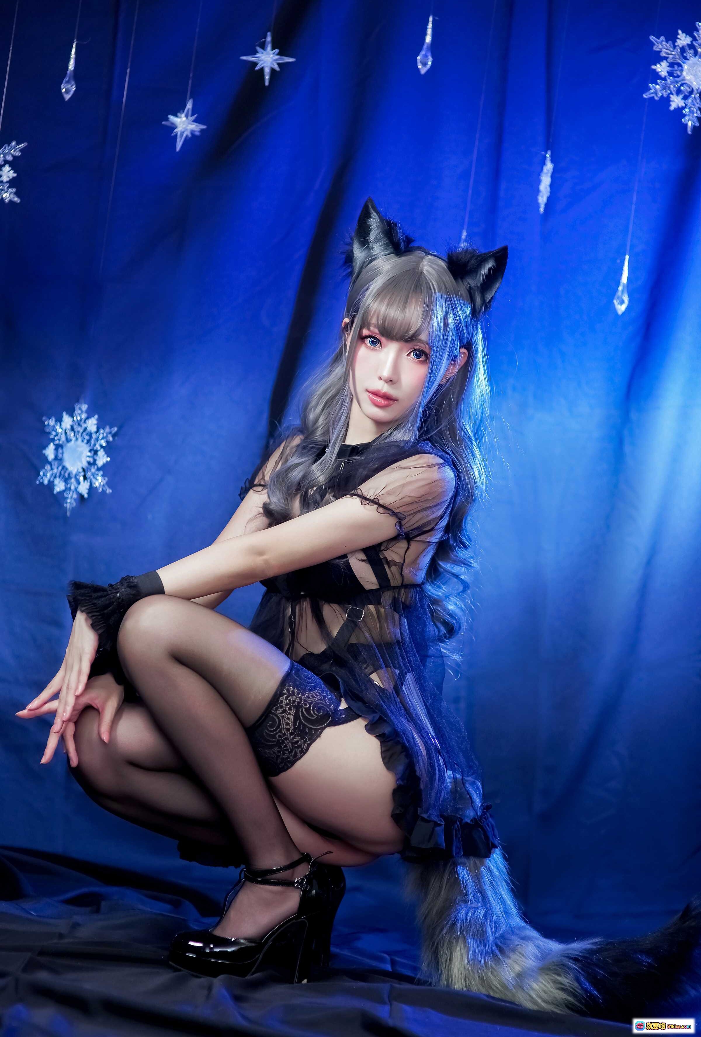 图片[6] - ElyEE子 NO.050 黑色猫耳蕾丝内衣写真 蓝幕雪花背景 高跟黑丝美腿诱惑 Cosplay性感造型 - 就要吻