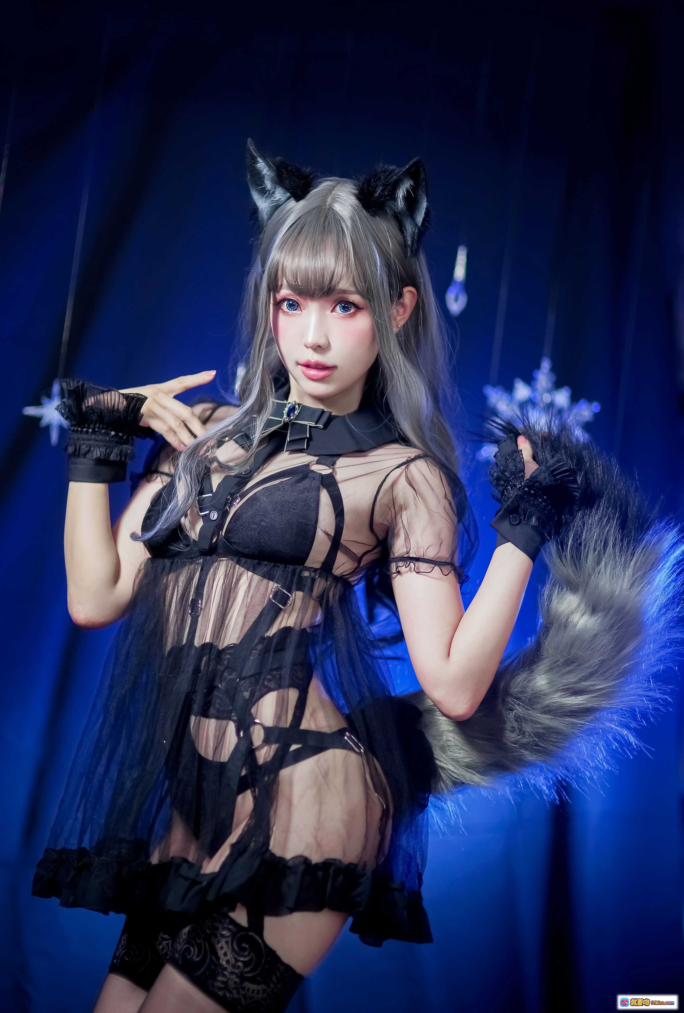图片[2] - ElyEE子 NO.050 黑色猫耳蕾丝内衣写真 蓝幕雪花背景 高跟黑丝美腿诱惑 Cosplay性感造型 - 就要吻