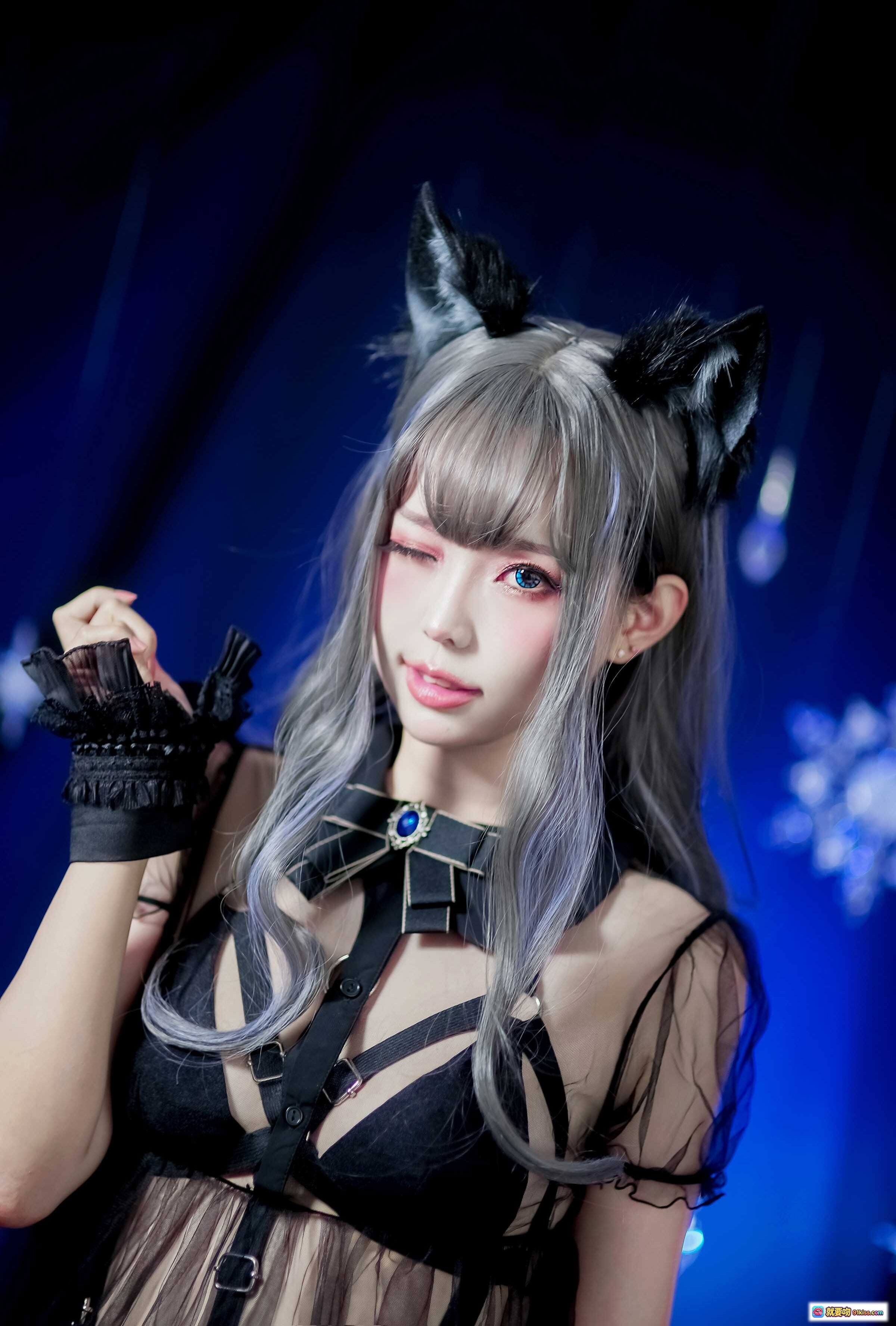 图片[4] - ElyEE子 NO.050 黑色猫耳蕾丝内衣写真 蓝幕雪花背景 高跟黑丝美腿诱惑 Cosplay性感造型 - 就要吻