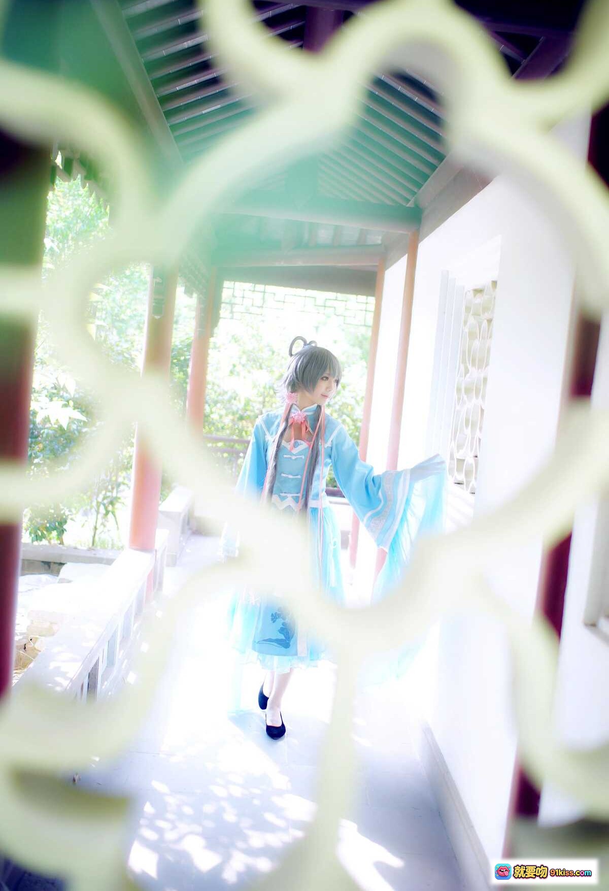 图片[9] - 弥音音NO.016洛天依cosplay写真｜蓝白波点裙少女｜户外拱门绿植背景｜清新日系风格｜24P高清图集 - 就要吻