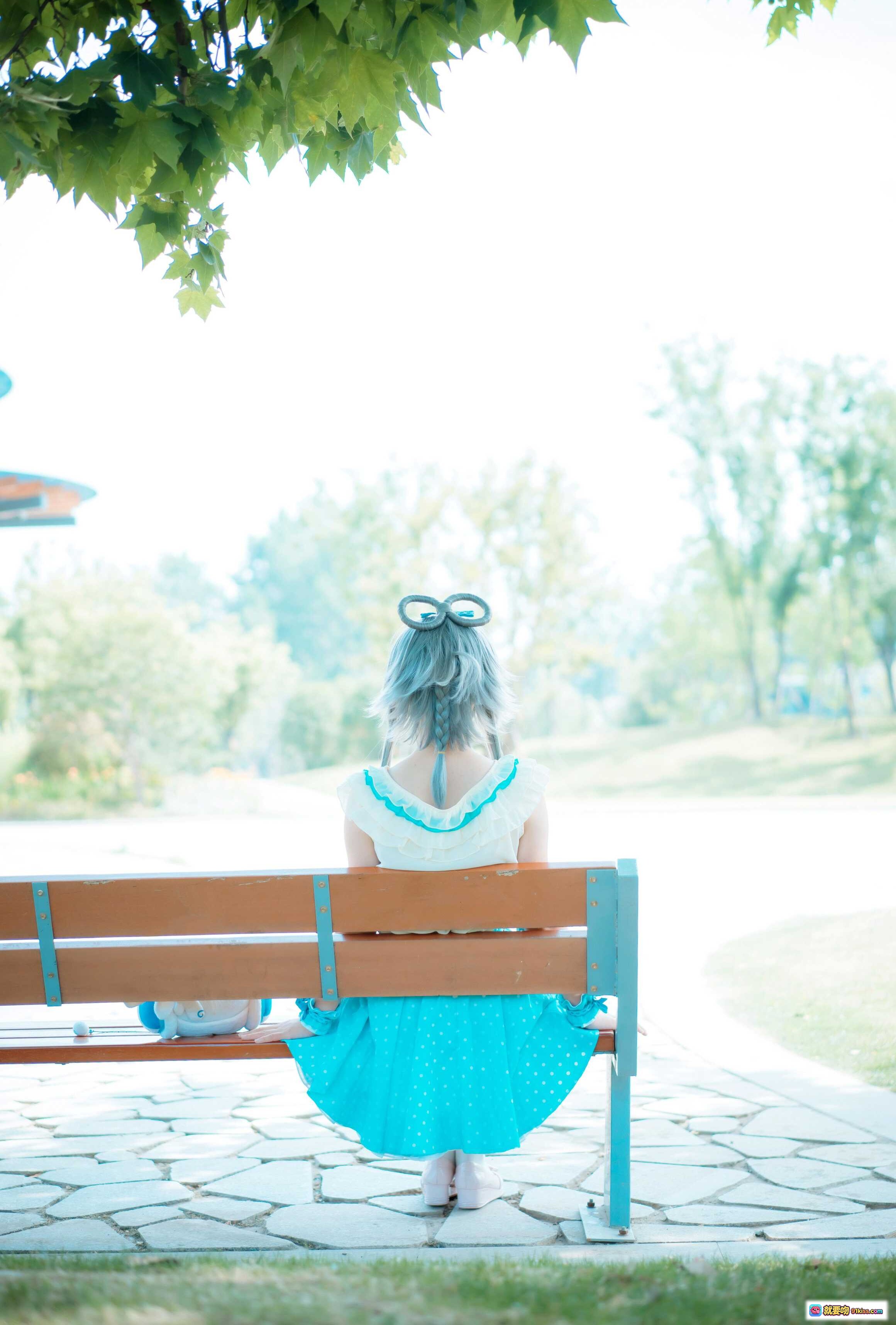 图片[5] - 弥音音NO.016洛天依cosplay写真｜蓝白波点裙少女｜户外拱门绿植背景｜清新日系风格｜24P高清图集 - 就要吻