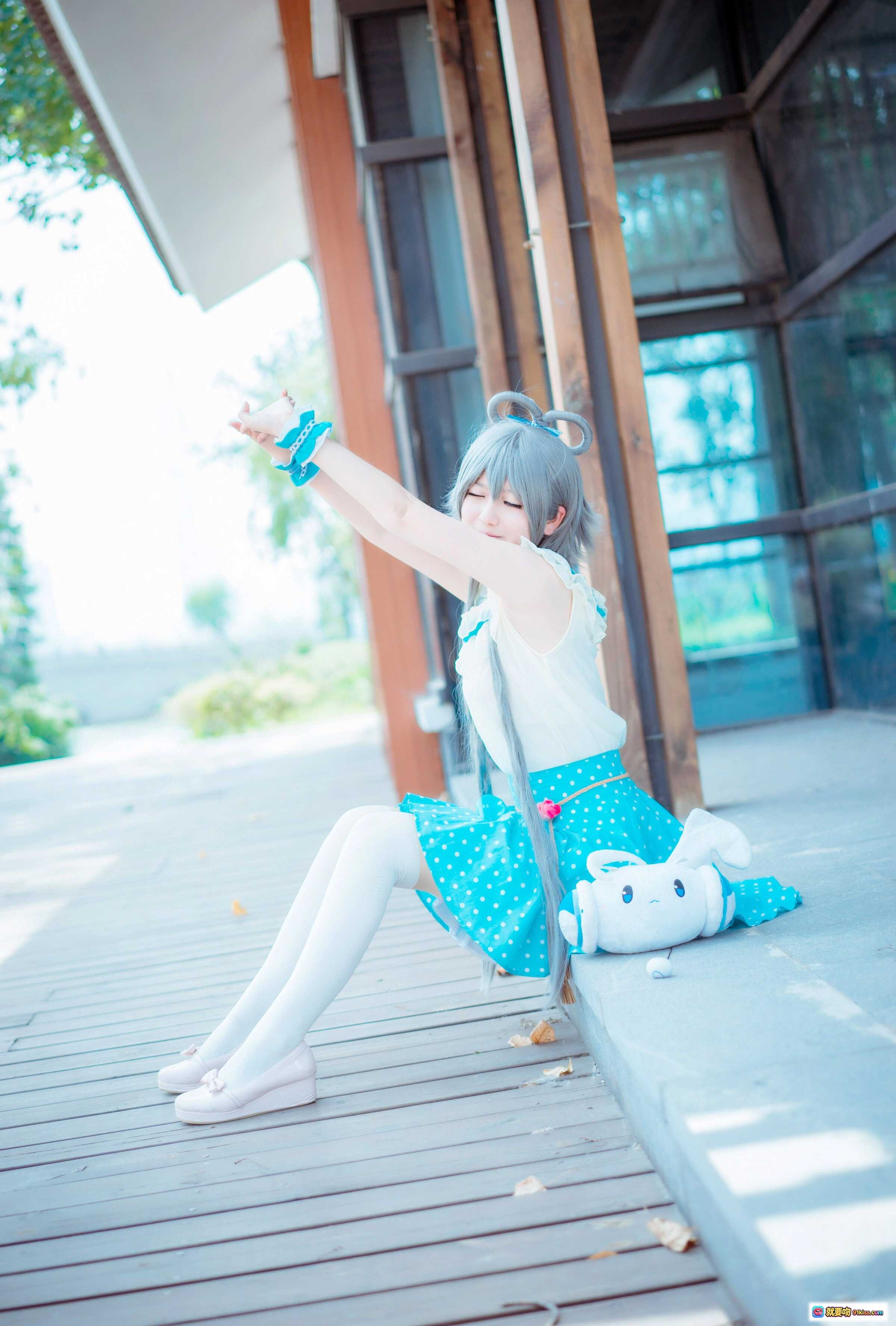 图片[6] - 弥音音NO.016洛天依cosplay写真｜蓝白波点裙少女｜户外拱门绿植背景｜清新日系风格｜24P高清图集 - 就要吻