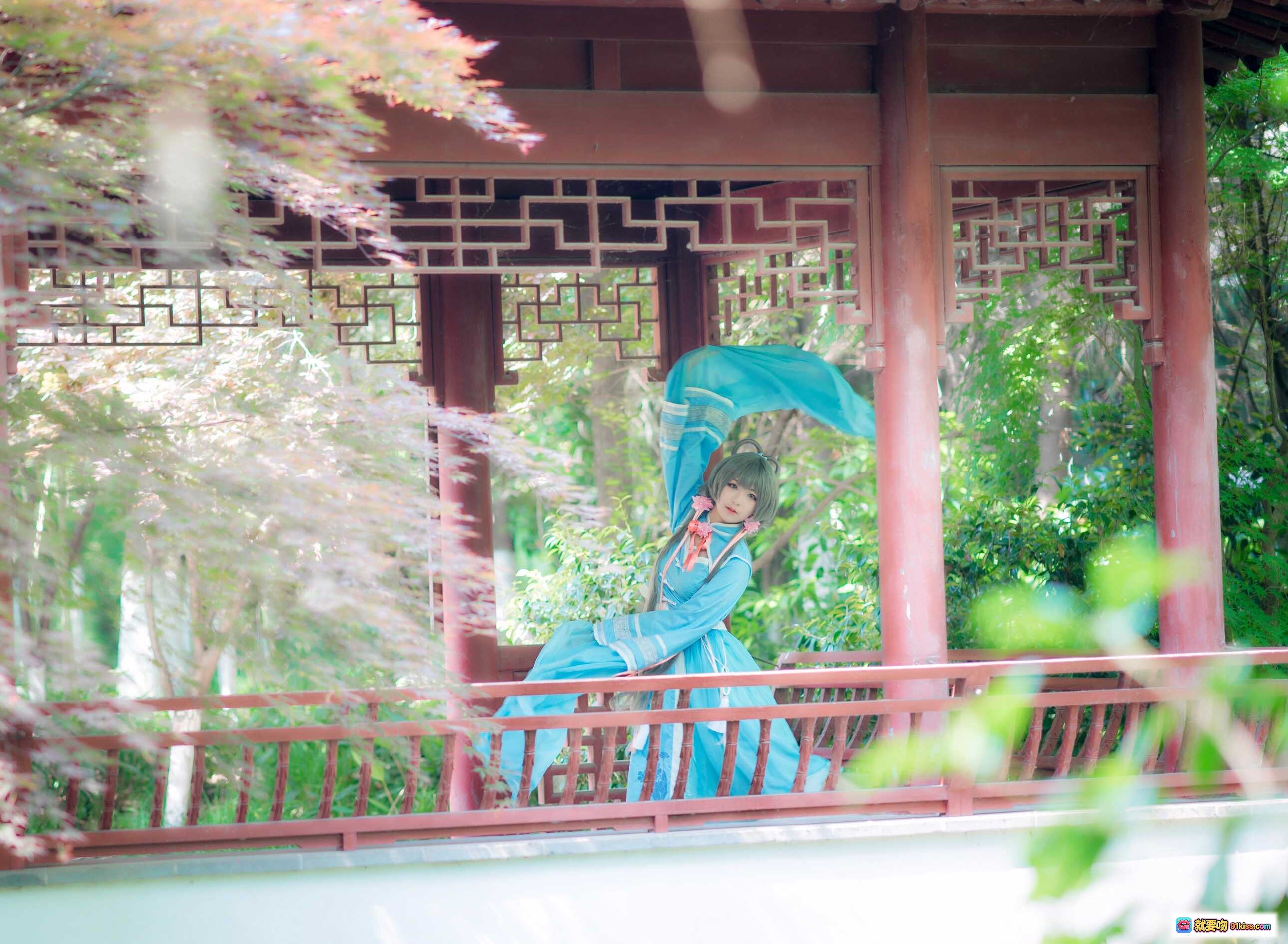 图片[10] - 弥音音NO.016洛天依cosplay写真｜蓝白波点裙少女｜户外拱门绿植背景｜清新日系风格｜24P高清图集 - 就要吻