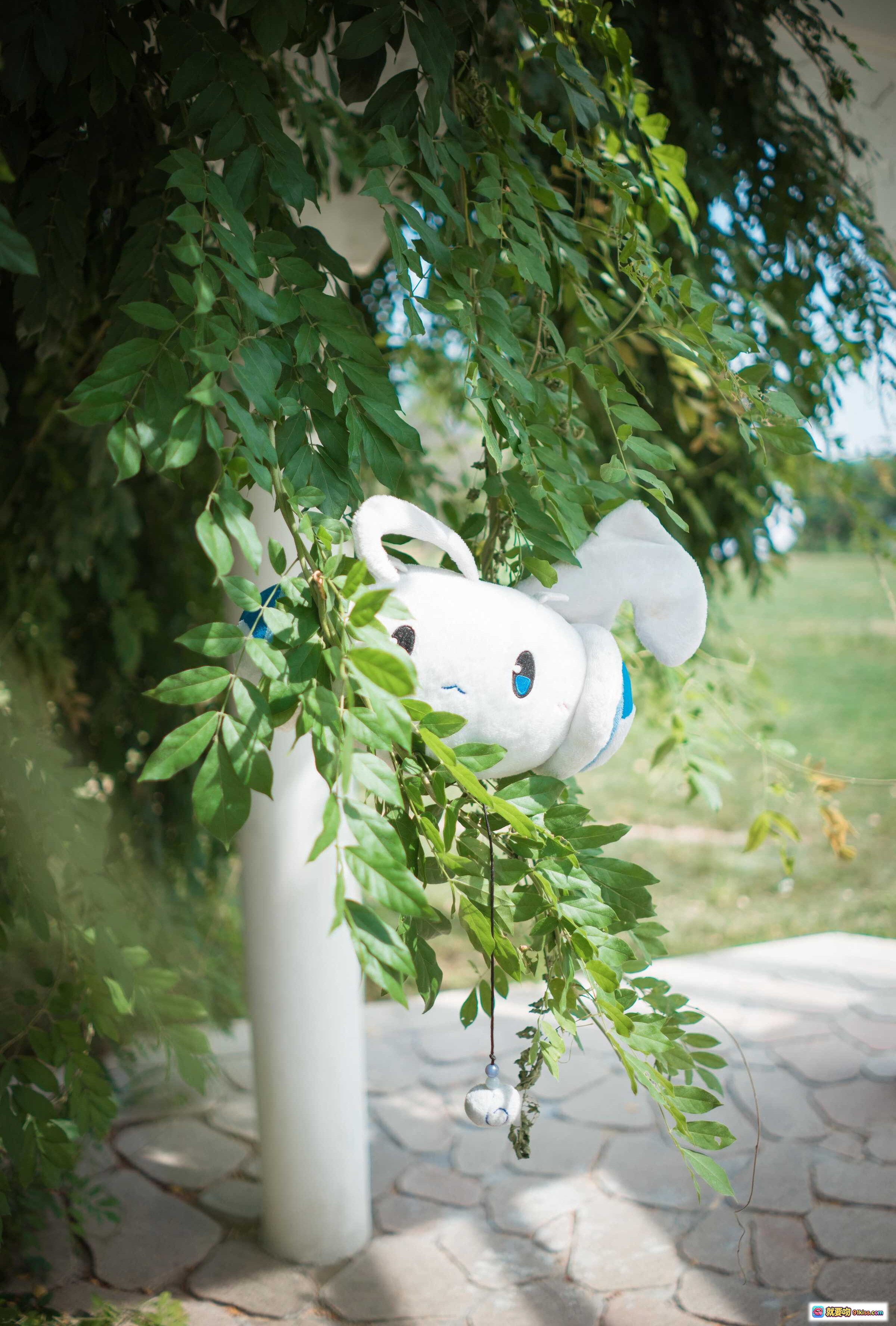 图片[4] - 弥音音NO.016洛天依cosplay写真｜蓝白波点裙少女｜户外拱门绿植背景｜清新日系风格｜24P高清图集 - 就要吻