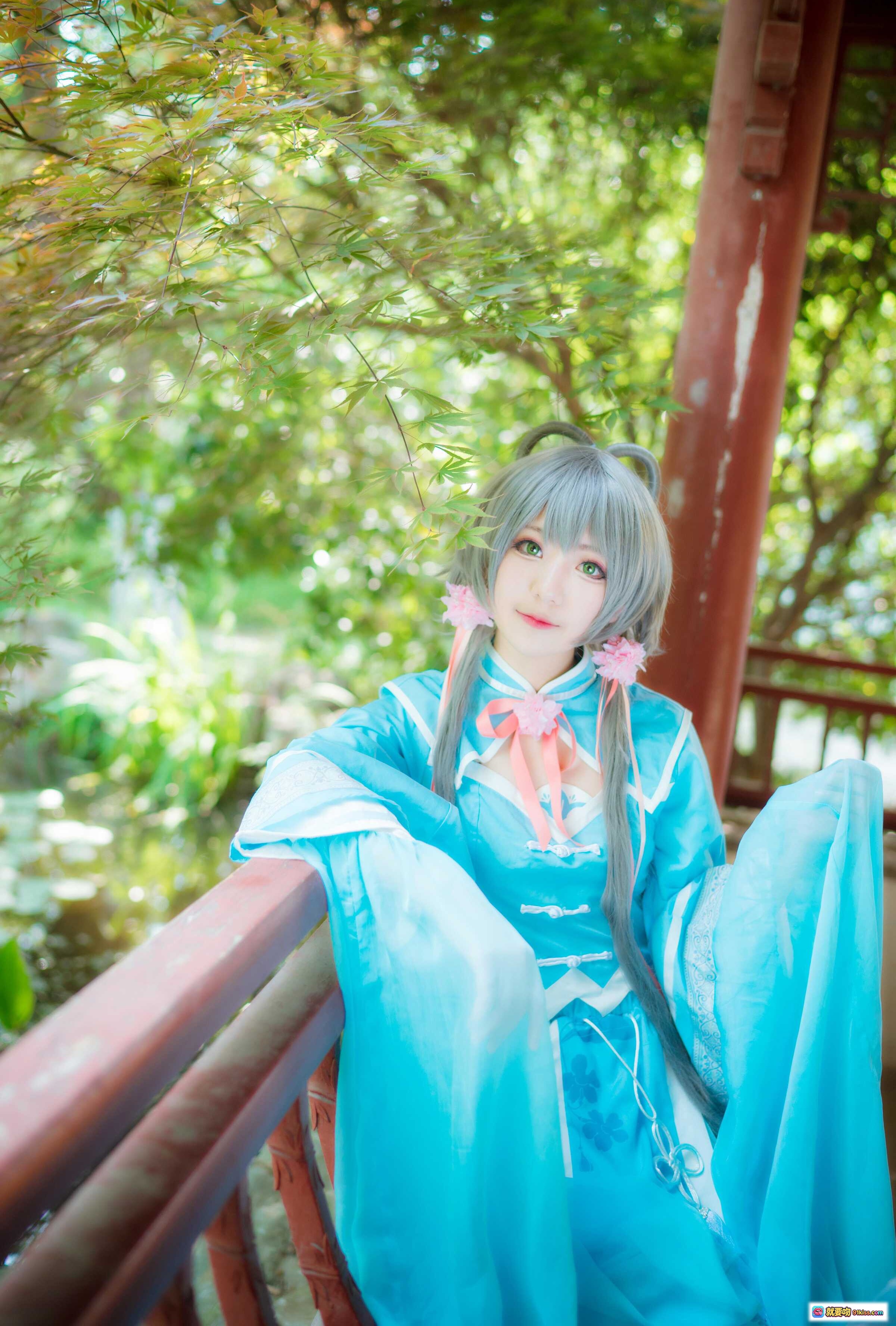 图片[3] - 弥音音NO.016洛天依cosplay写真｜蓝白波点裙少女｜户外拱门绿植背景｜清新日系风格｜24P高清图集 - 就要吻