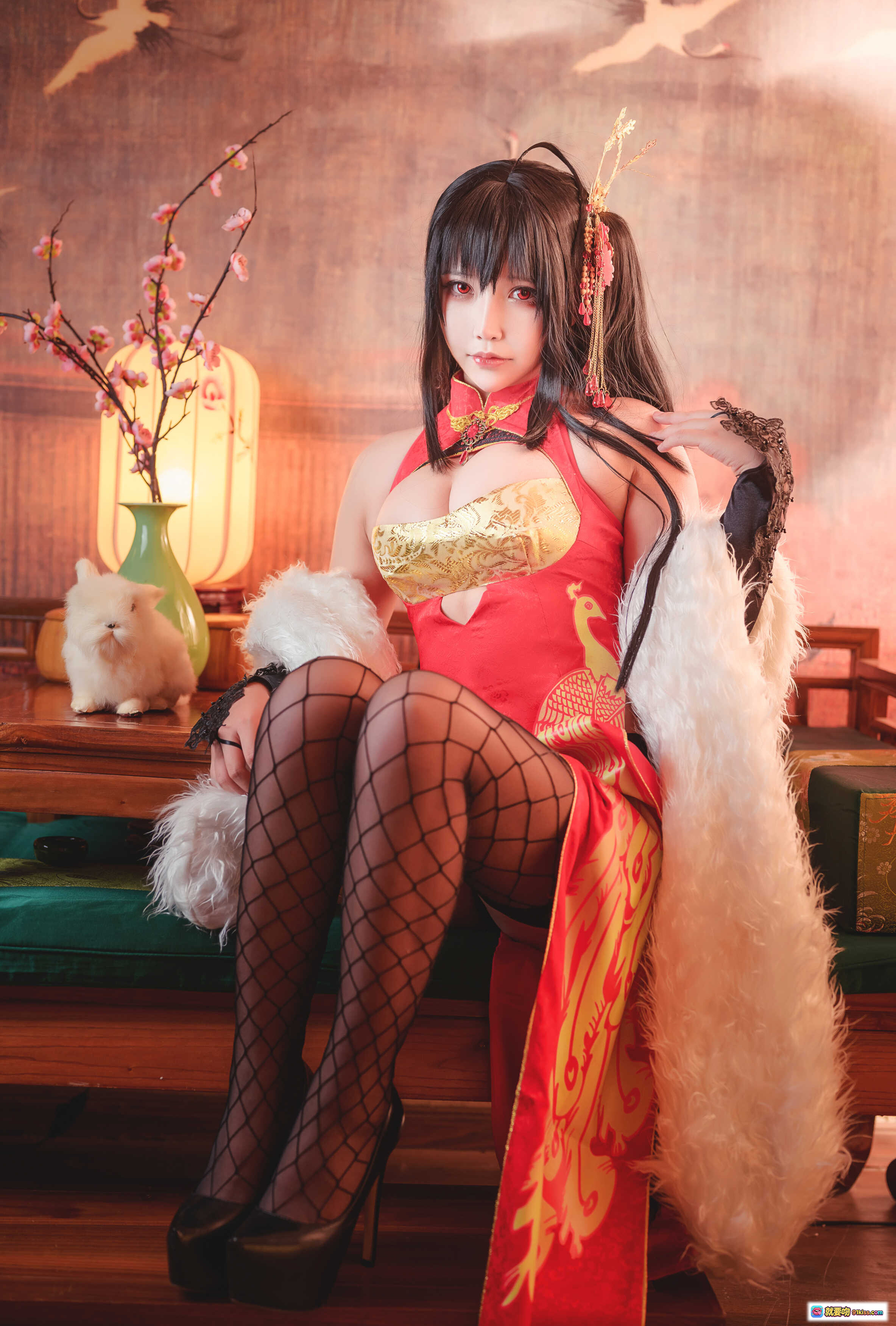 图片[4] - 抱走莫子A NO.030 大凤写真：红金刺绣和服+黑色蕾丝吊带袜+高跟鞋+古典木榻+渔网袜美腿特写 - 就要吻