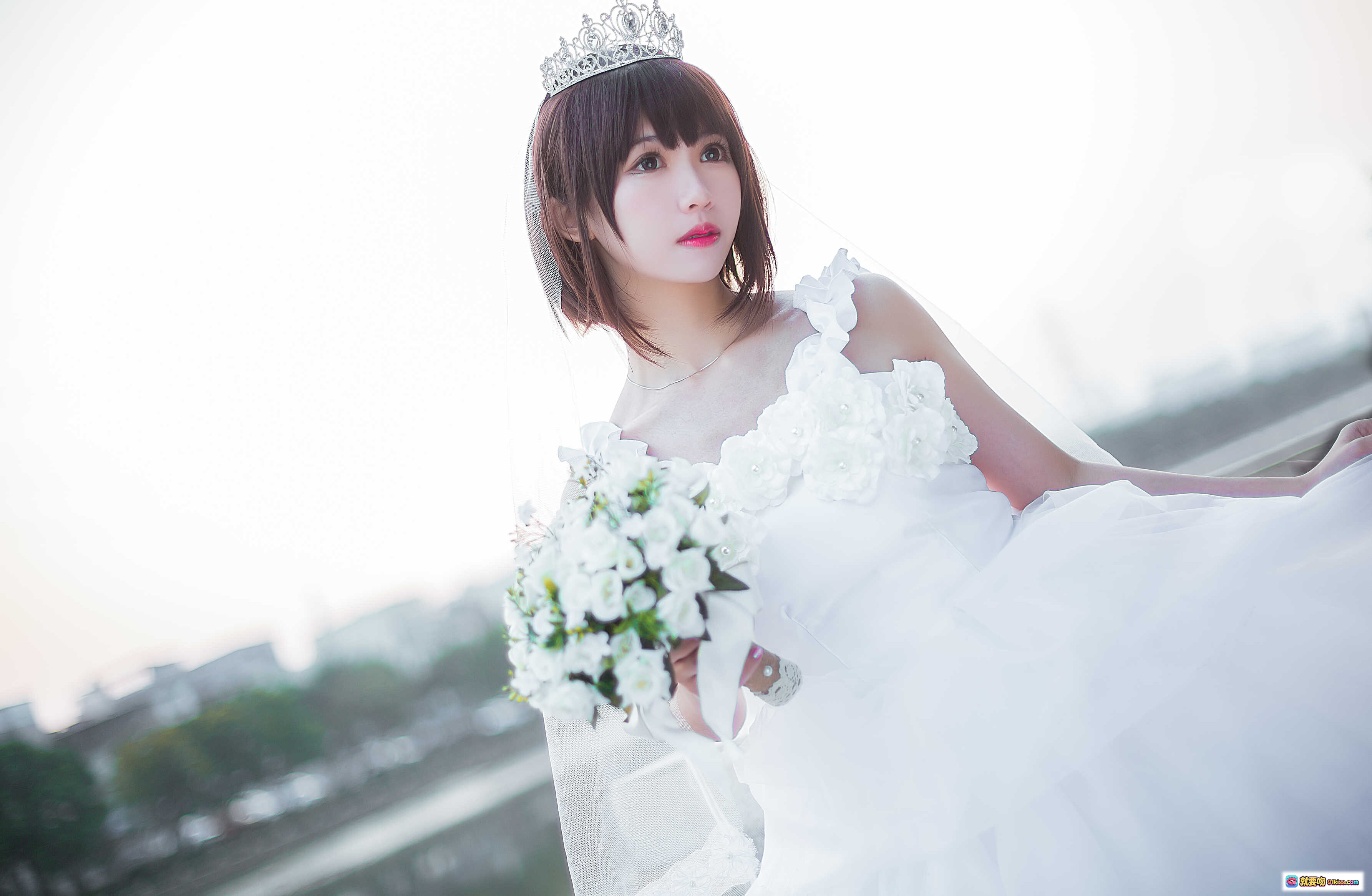 图片[3] - 鳗鱼霏儿NO.056圣人惠婚纱写真｜白色头纱皇冠新娘造型手持花束甜美笑容10P高清图集 - 就要吻