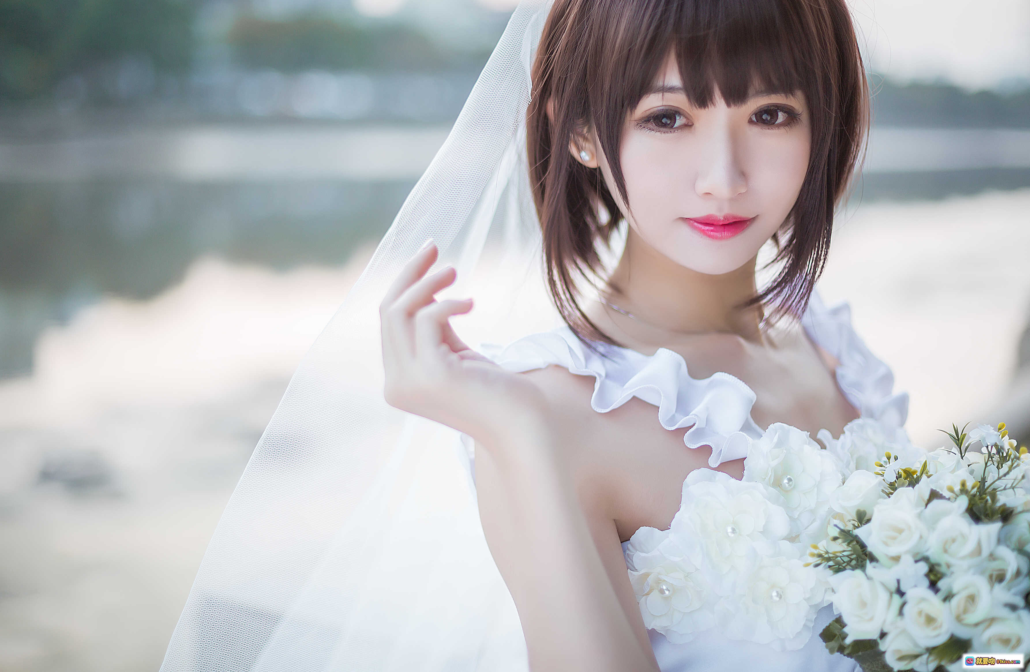 图片[7] - 鳗鱼霏儿NO.056圣人惠婚纱写真｜白色头纱皇冠新娘造型手持花束甜美笑容10P高清图集 - 就要吻