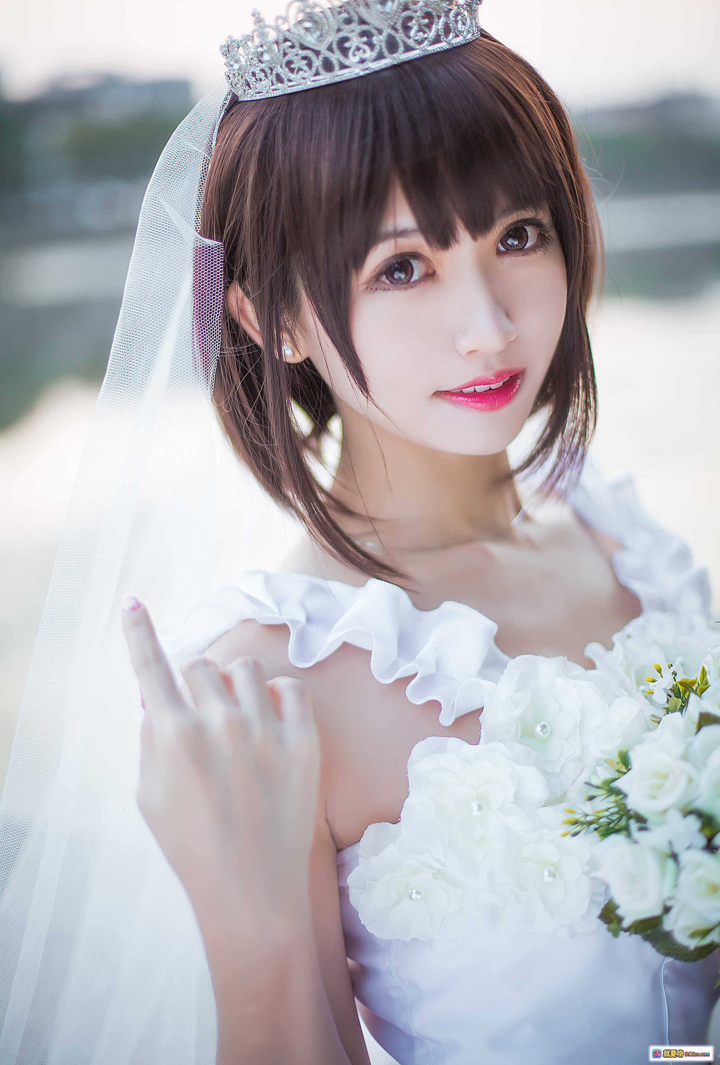 图片[5] - 鳗鱼霏儿NO.056圣人惠婚纱写真｜白色头纱皇冠新娘造型手持花束甜美笑容10P高清图集 - 就要吻