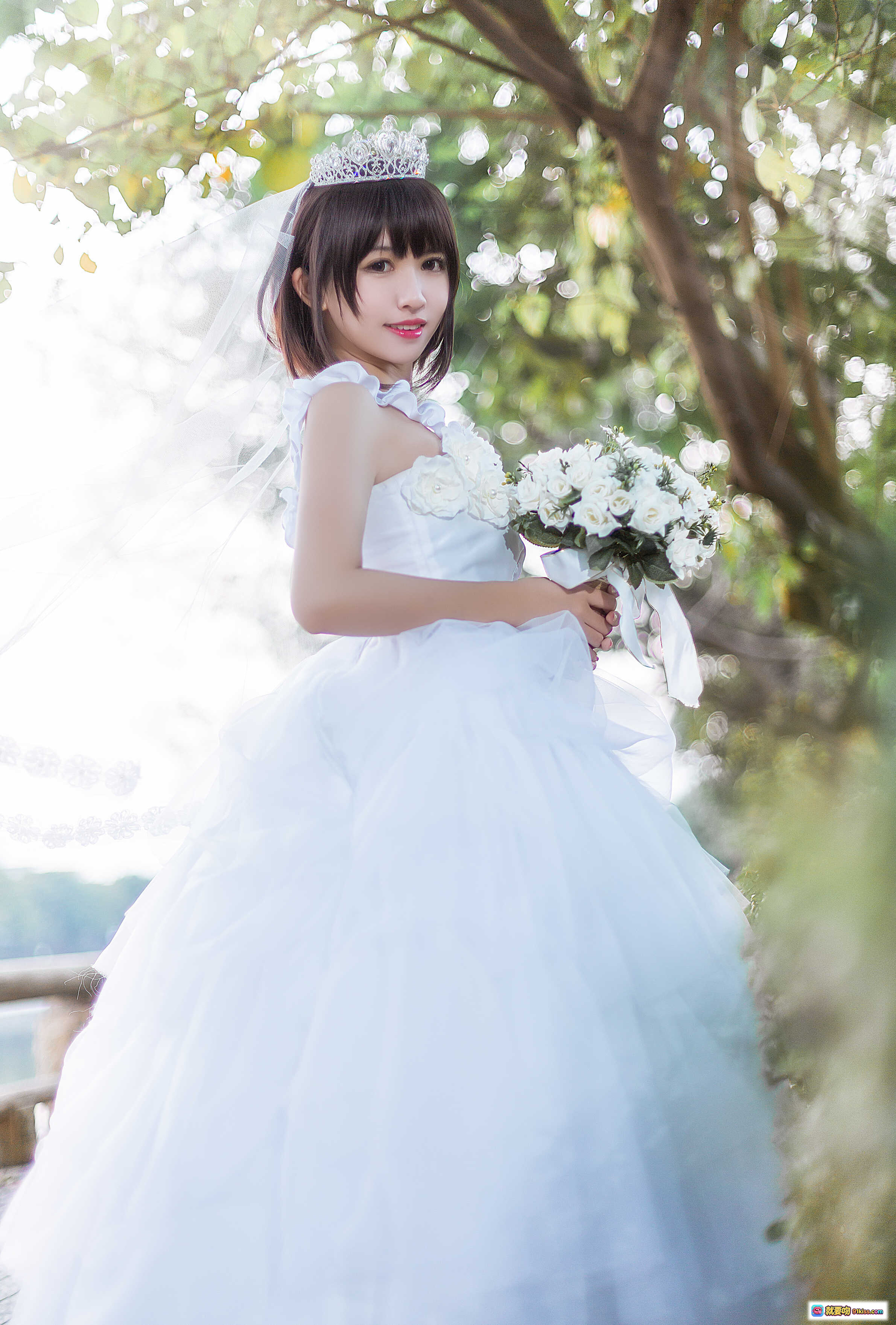 图片[10] - 鳗鱼霏儿NO.056圣人惠婚纱写真｜白色头纱皇冠新娘造型手持花束甜美笑容10P高清图集 - 就要吻