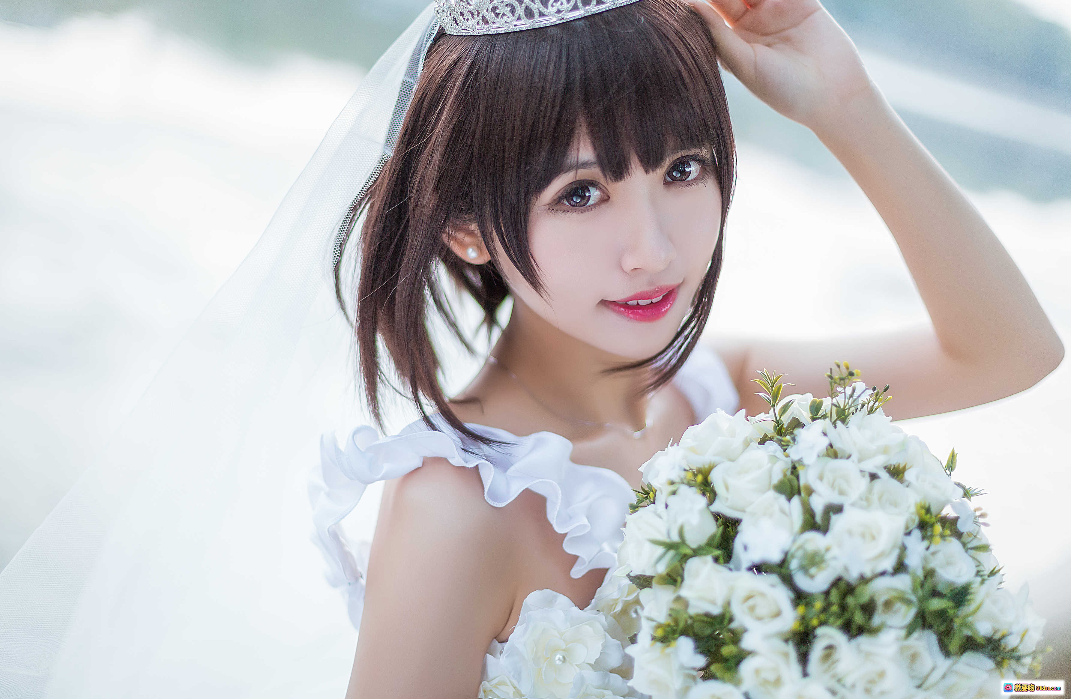 图片[4] - 鳗鱼霏儿NO.056圣人惠婚纱写真｜白色头纱皇冠新娘造型手持花束甜美笑容10P高清图集 - 就要吻