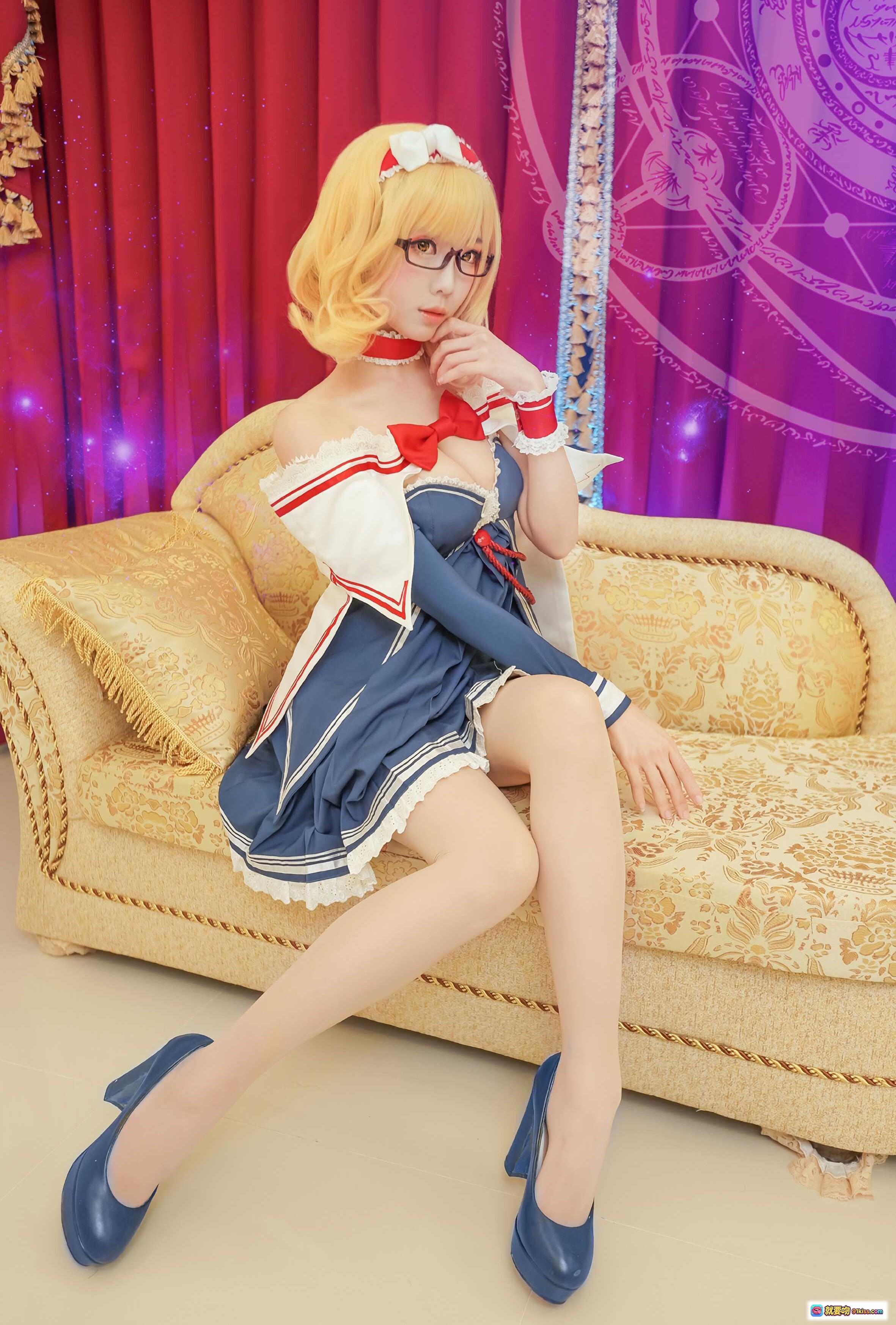 图片[4] - ElyEE子 NO.057 萝莉金发眼镜娘cosplay 蓝白水手服高跟鞋 沙发写真 甜美性感二次元角色扮演 - 就要吻