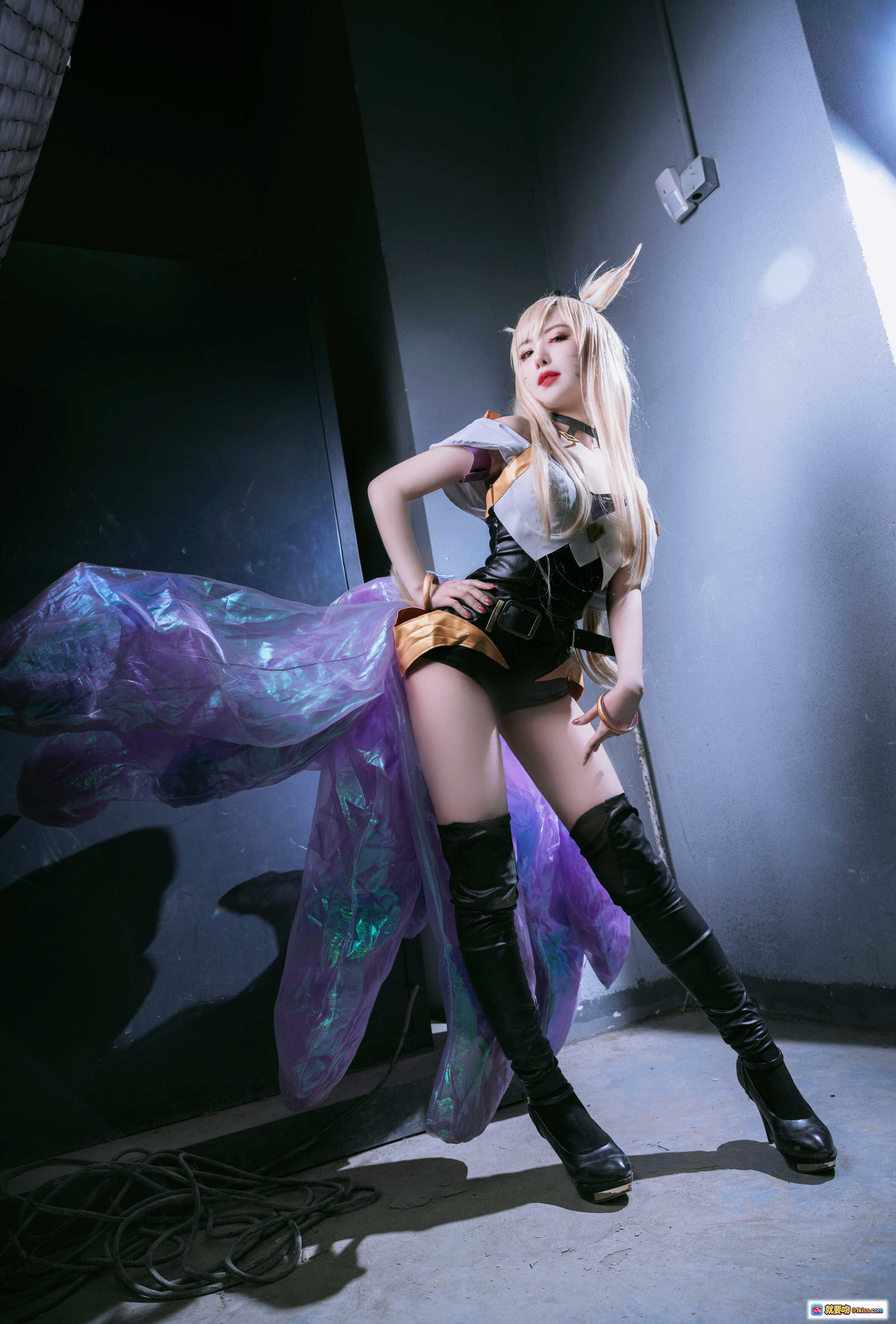 图片[2] - Shika小鹿鹿NO.007阿狸Cosplay写真｜紫色长发+骷髅口罩+金属夹克+皮短裤+时尚街拍风 - 就要吻