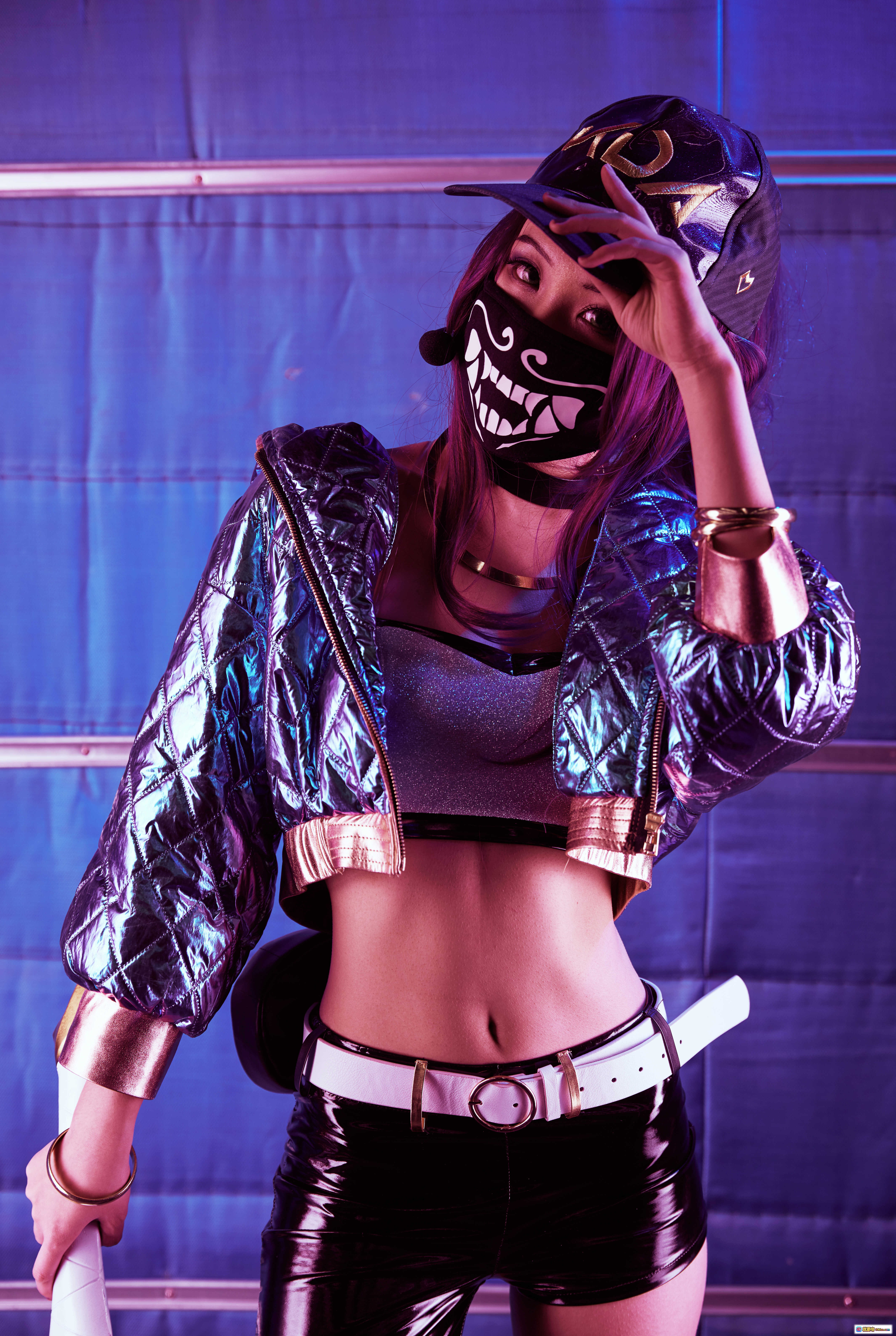 图片[4] - Shika小鹿鹿NO.007阿狸Cosplay写真｜紫色长发+骷髅口罩+金属夹克+皮短裤+时尚街拍风 - 就要吻