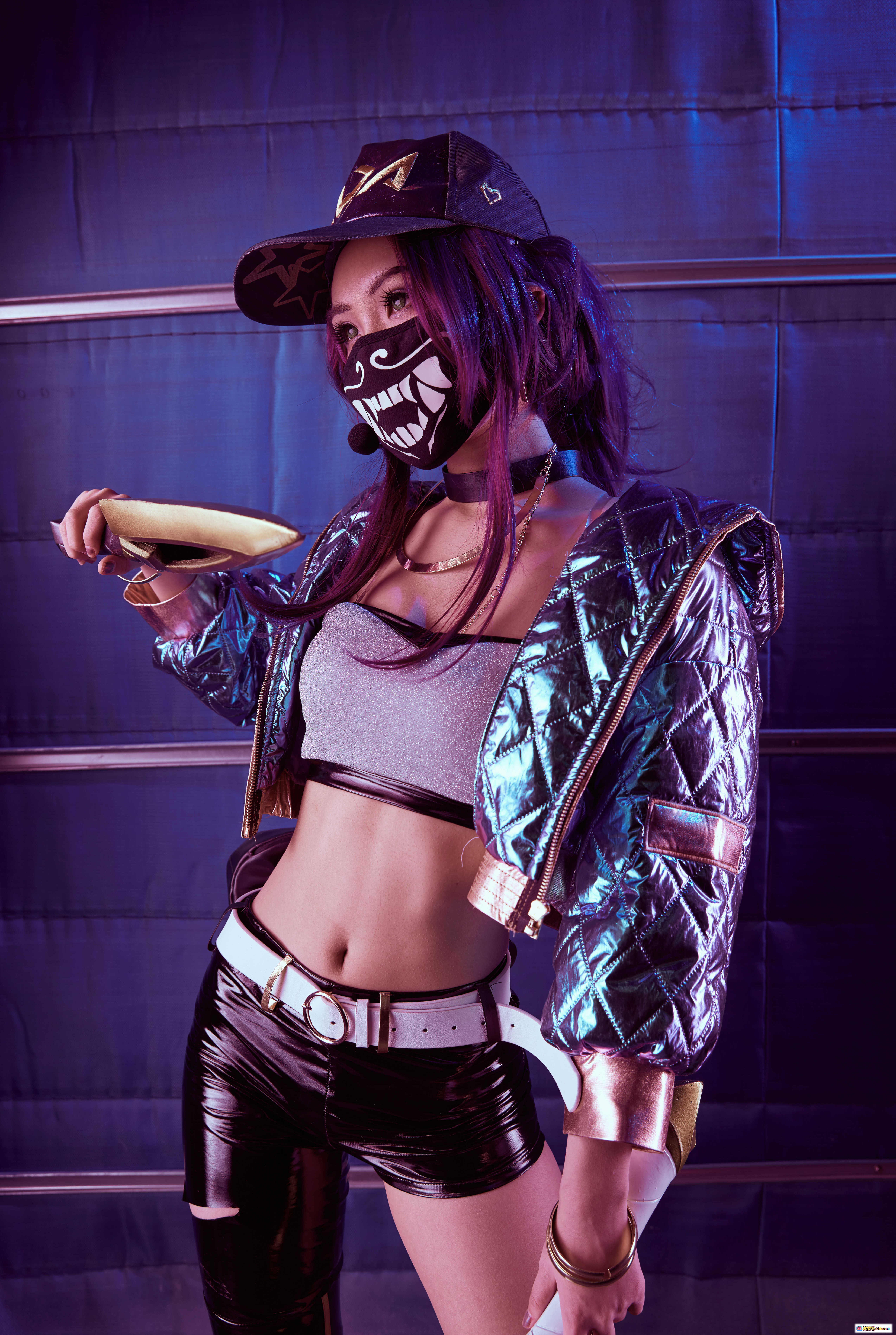 Shika小鹿鹿NO.007阿狸Cosplay写真｜紫色长发+骷髅口罩+金属夹克+皮短裤+时尚街拍风 - 就要吻