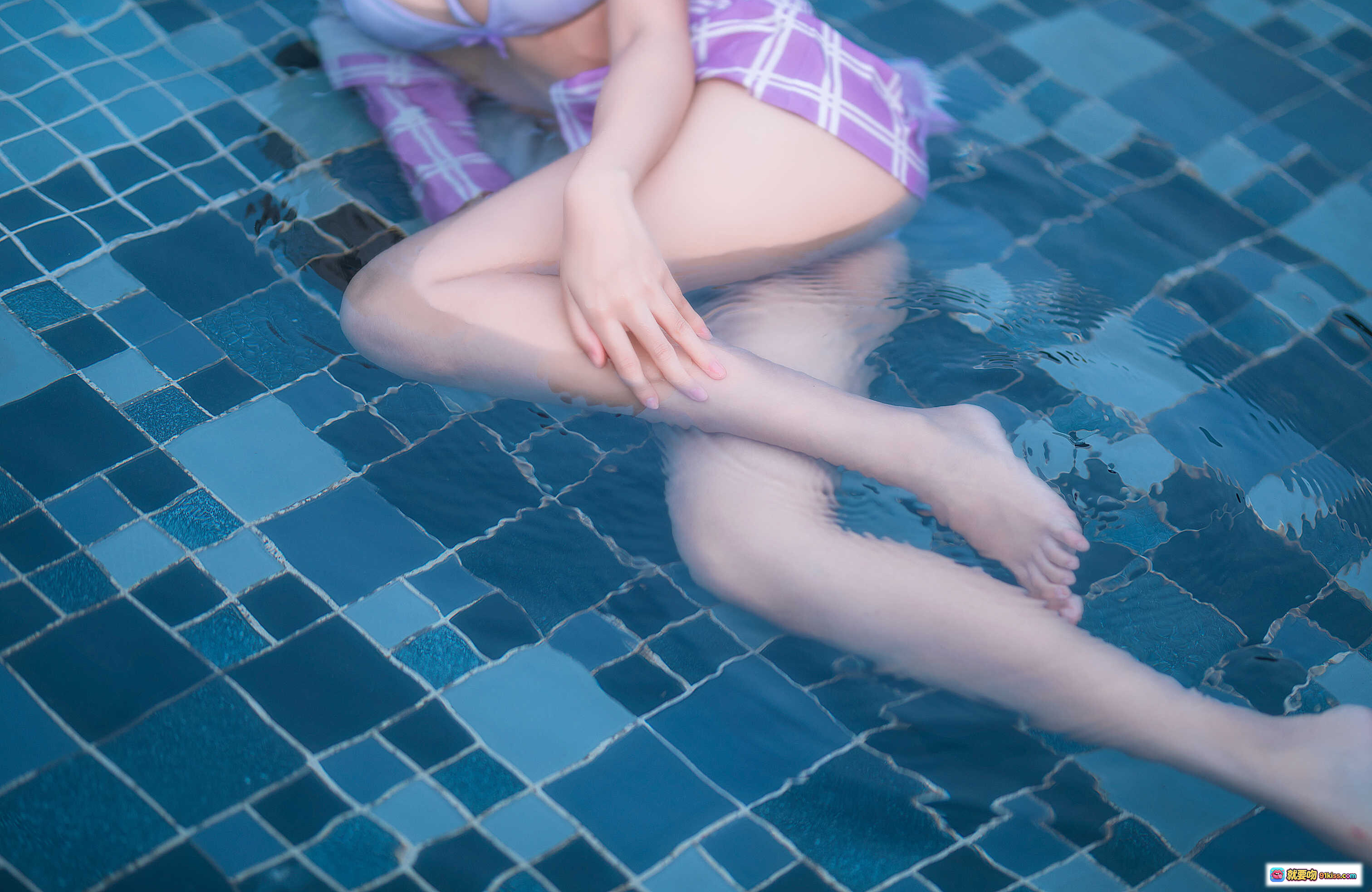 图片[8] - 玛修泳装写真特辑｜清澈泳池足尖水滴瞬间｜夏日清凉感十足｜41P高清图集 - 就要吻