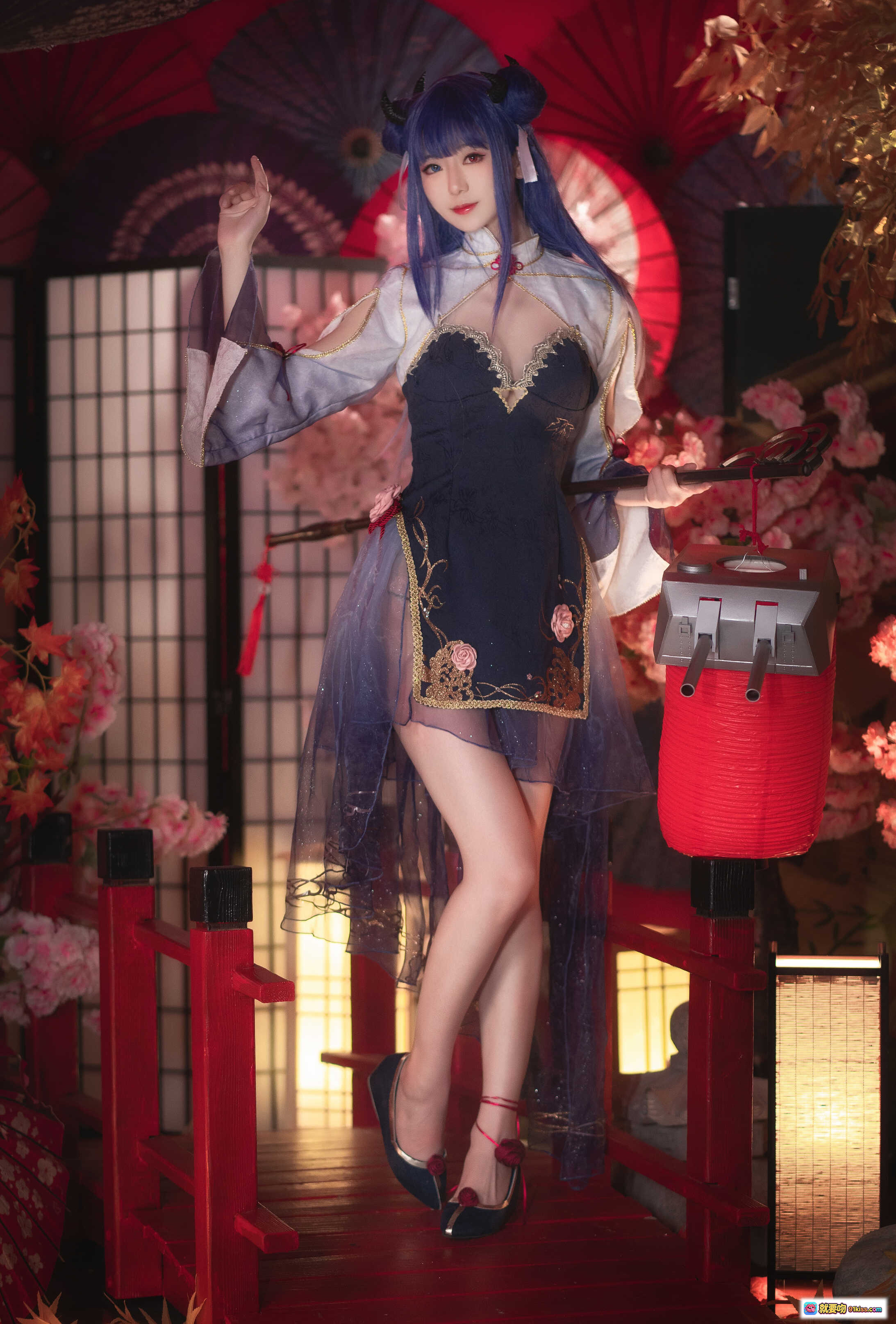 图片[8] - 弥音音NO.033伊吹Cosplay写真｜蓝发双角少女和风造型｜精致蕾丝内衣搭配透明薄纱外袍｜日式庭院樱花背景坐姿美图 - 就要吻