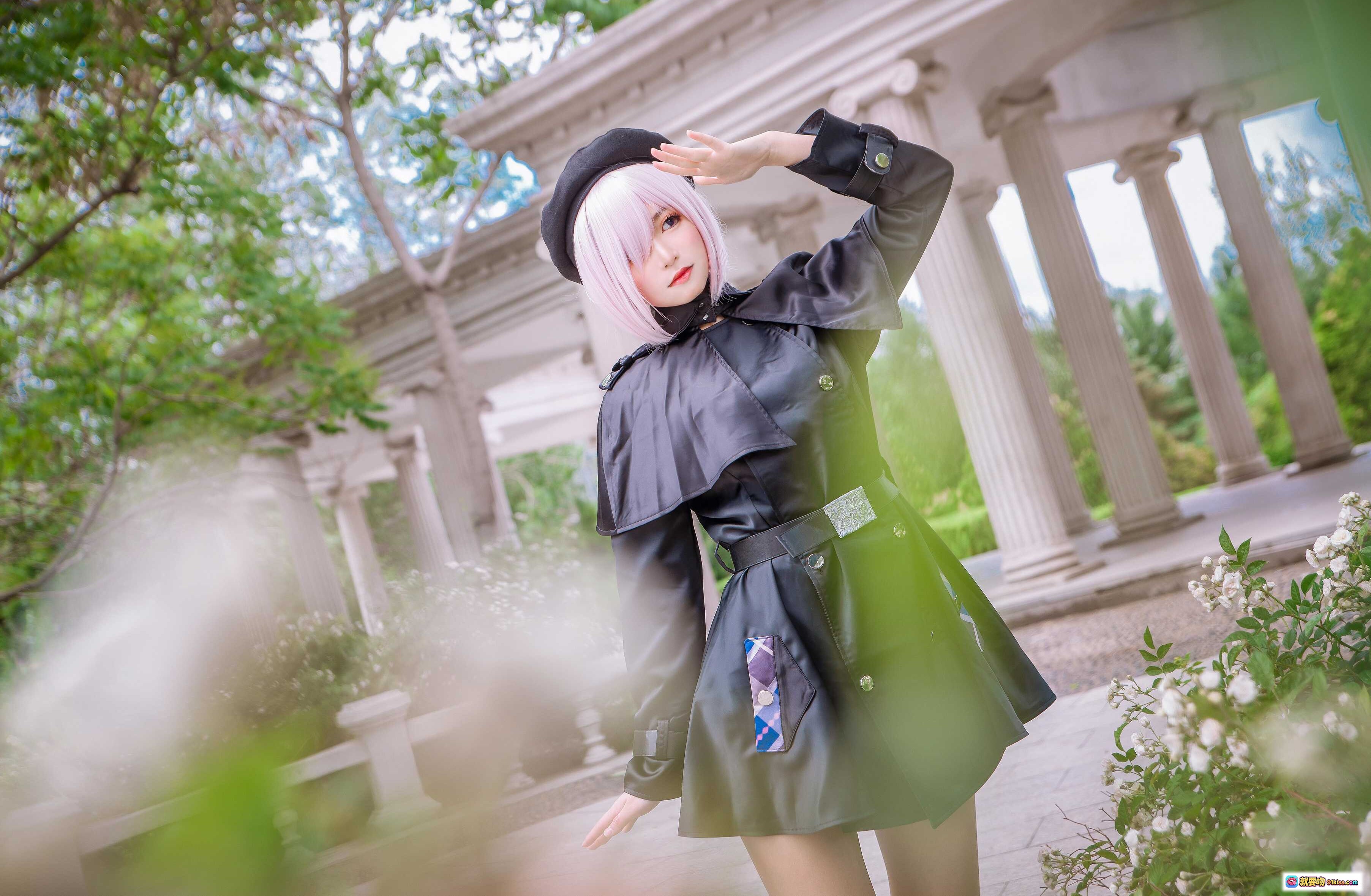 图片[8] - 玛修三周年cosplay写真｜粉色短发黑帽制服少女倚柱古典建筑背景 - 就要吻
