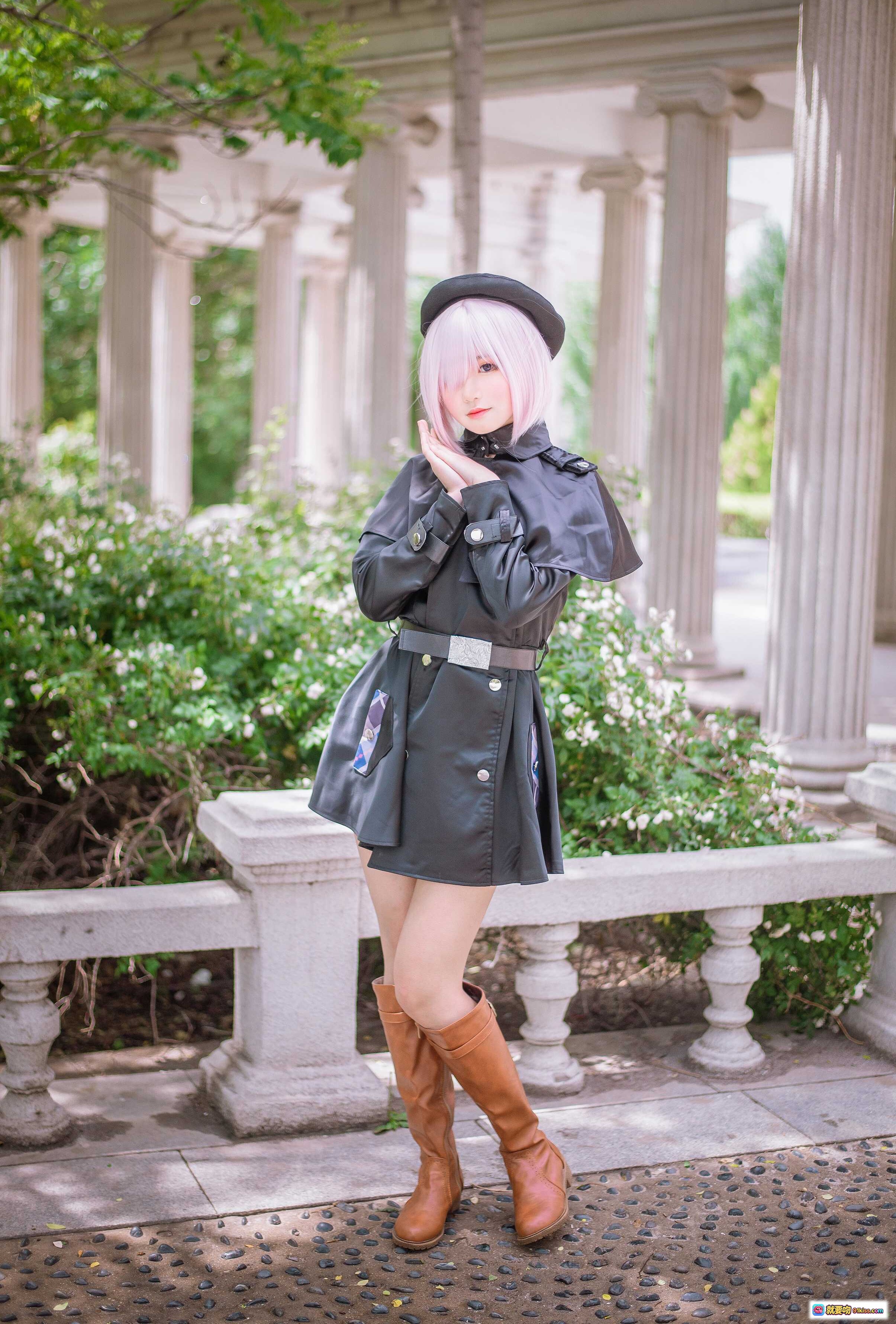 图片[7] - 玛修三周年cosplay写真｜粉色短发黑帽制服少女倚柱古典建筑背景 - 就要吻