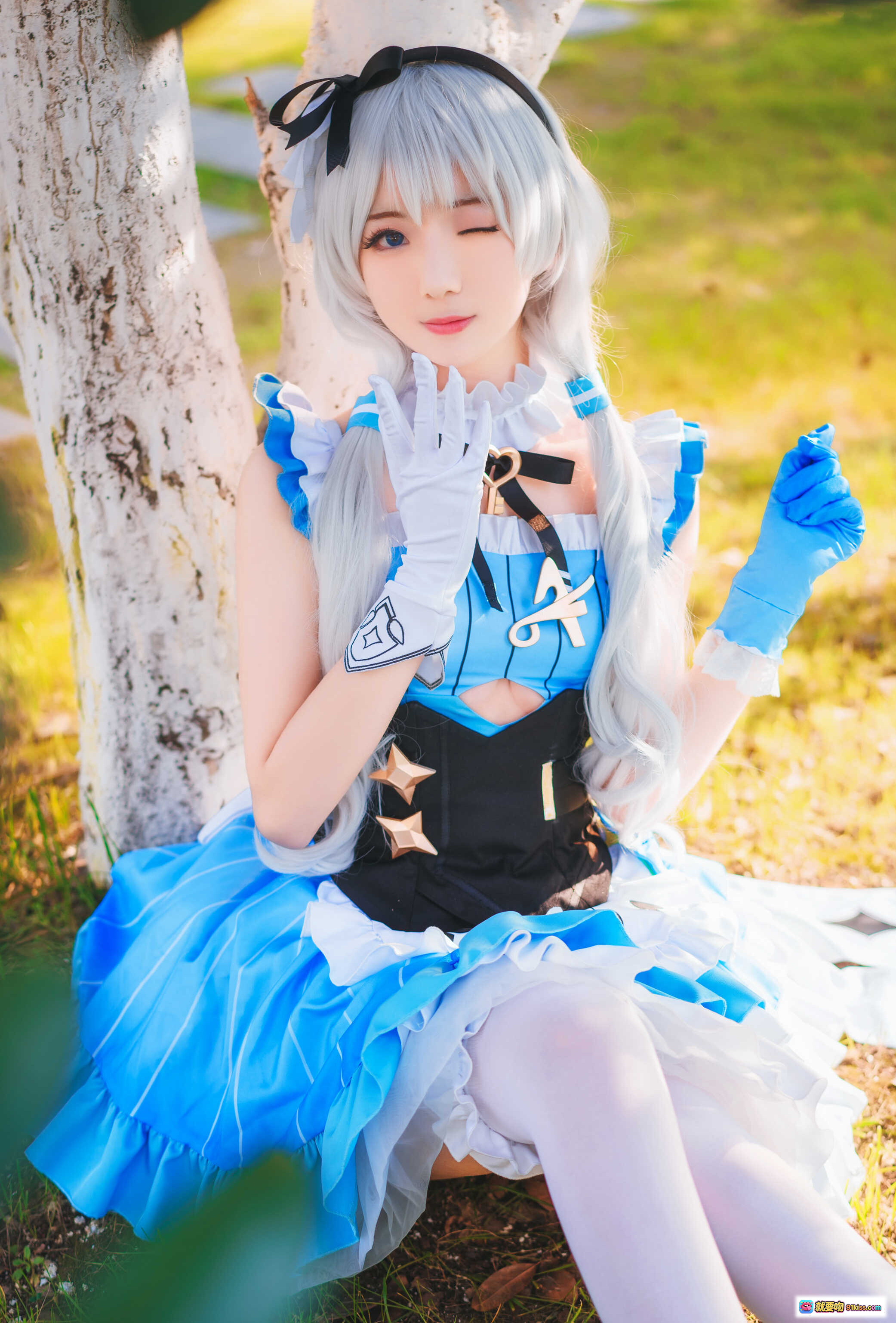图片[9] - 弥音音NO.007德丽莎cosplay蓝白女仆装户外树下写真15P高清美图 - 就要吻