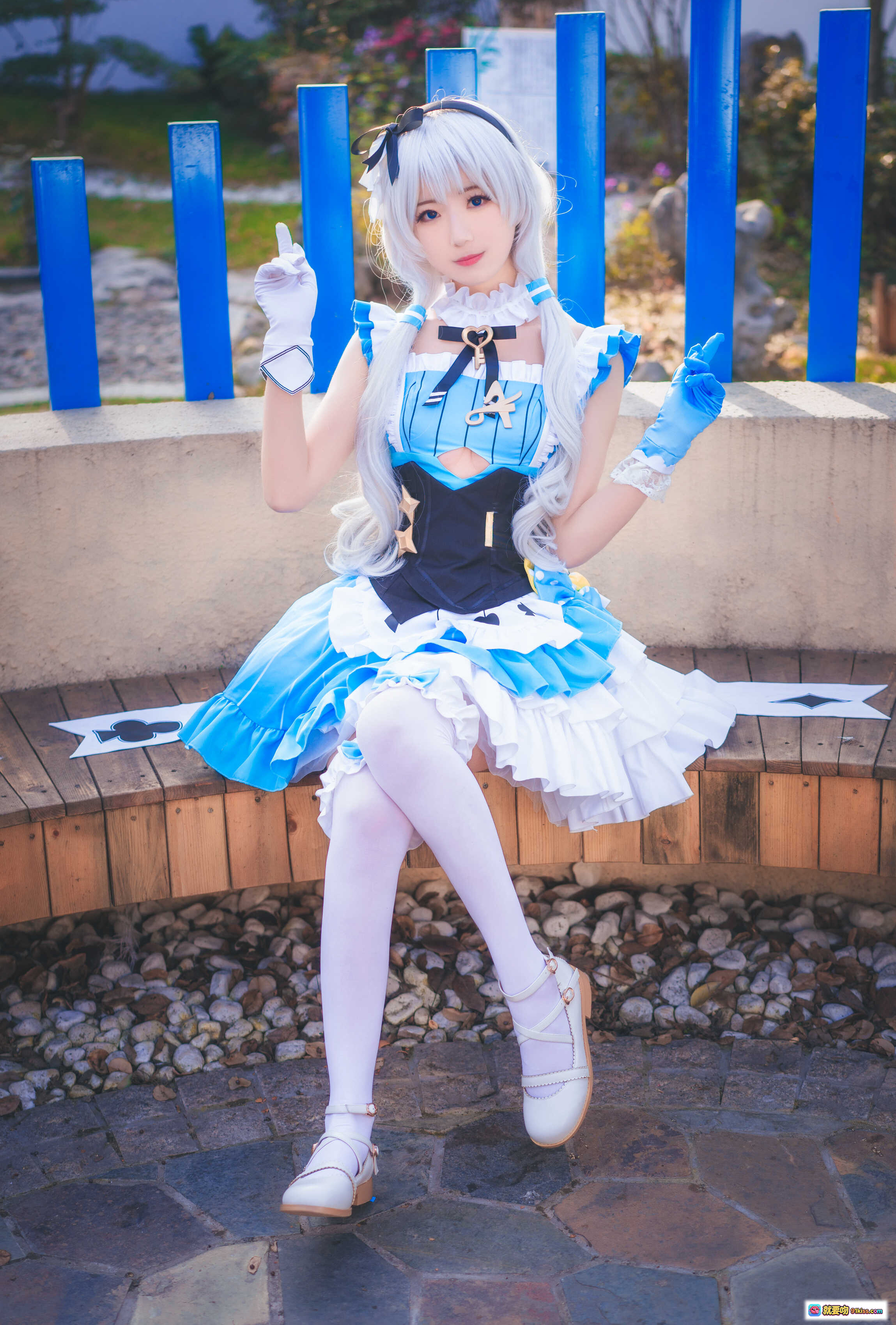 图片[2] - 弥音音NO.007德丽莎cosplay蓝白女仆装户外树下写真15P高清美图 - 就要吻