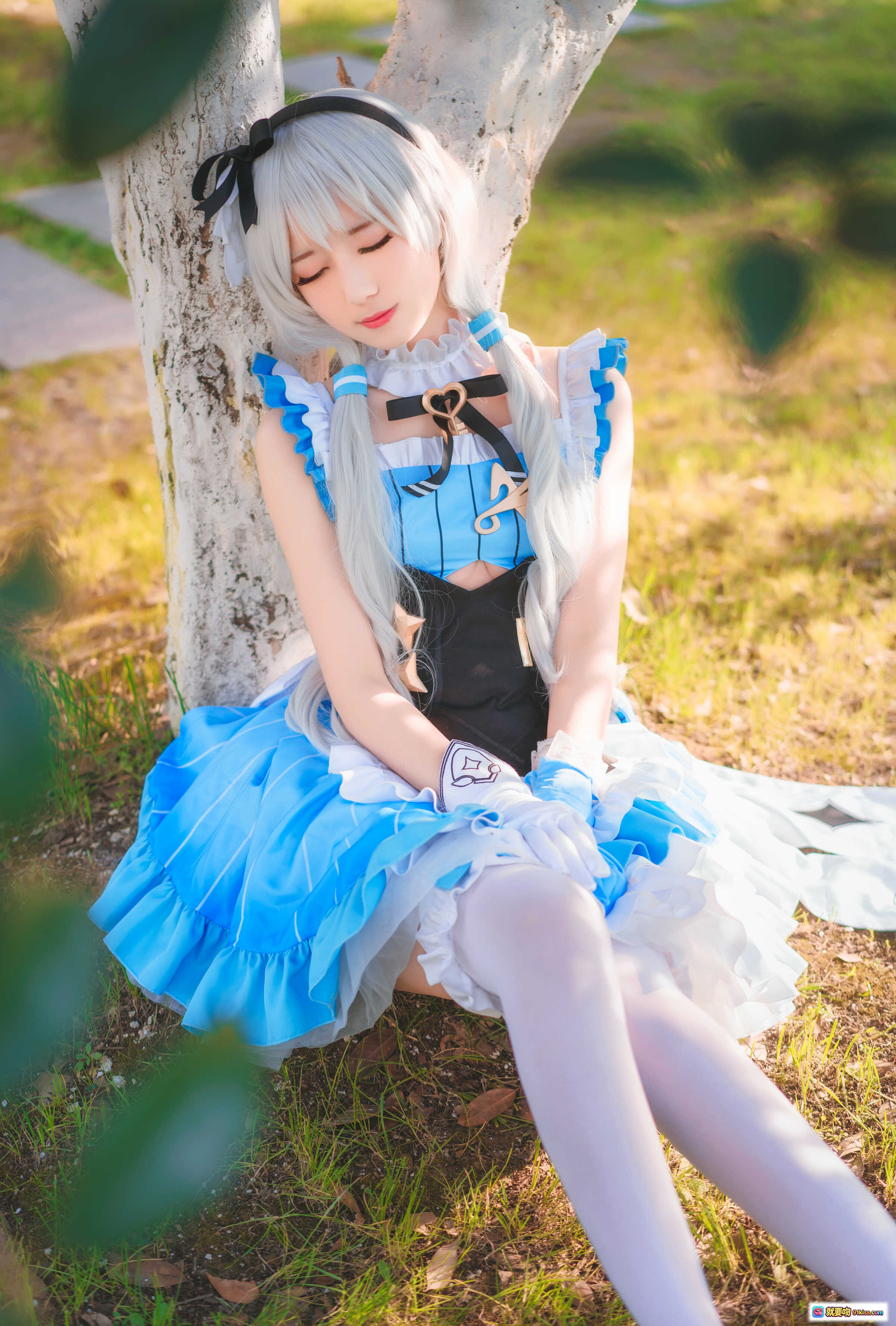 图片[5] - 弥音音NO.007德丽莎cosplay蓝白女仆装户外树下写真15P高清美图 - 就要吻