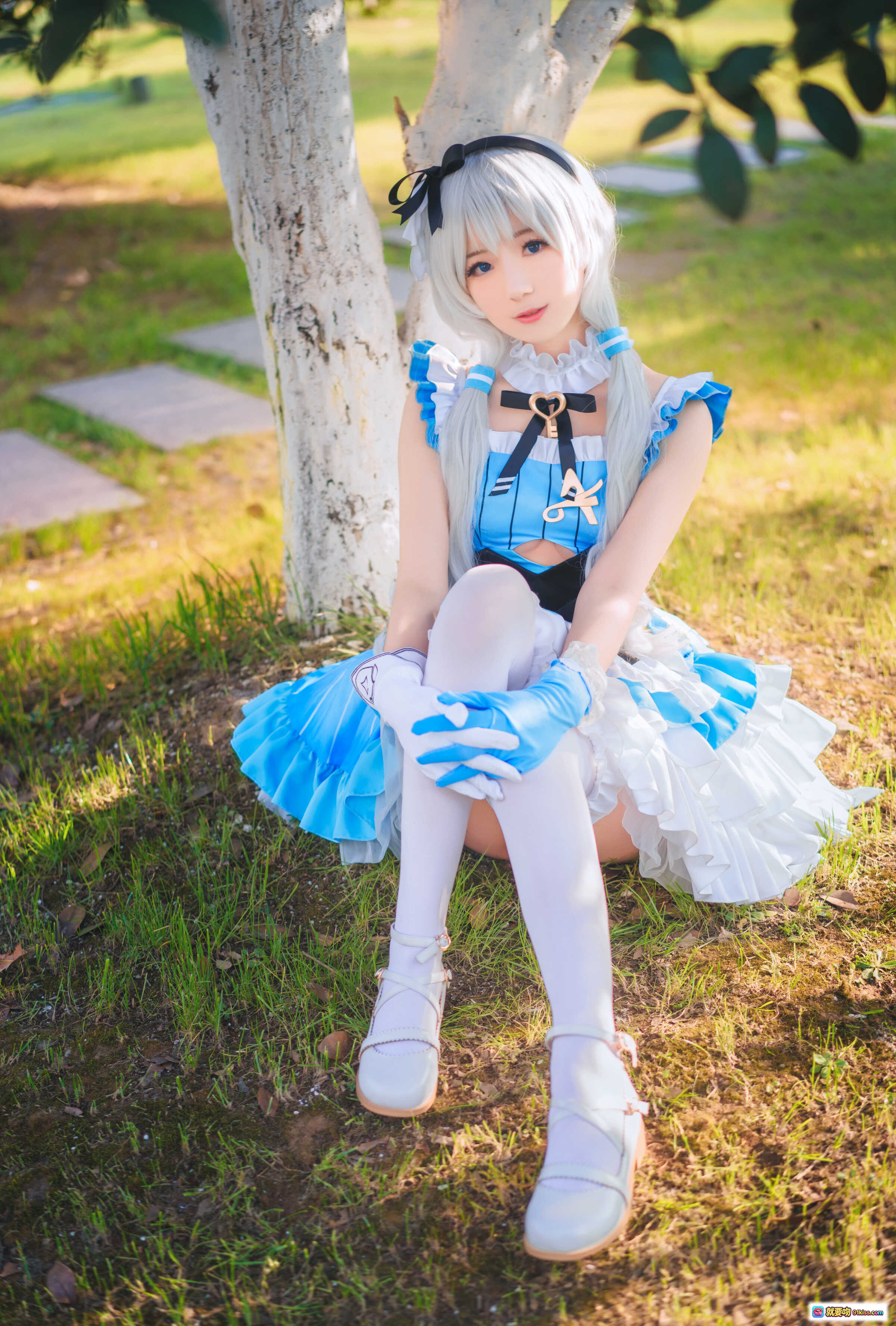 图片[8] - 弥音音NO.007德丽莎cosplay蓝白女仆装户外树下写真15P高清美图 - 就要吻