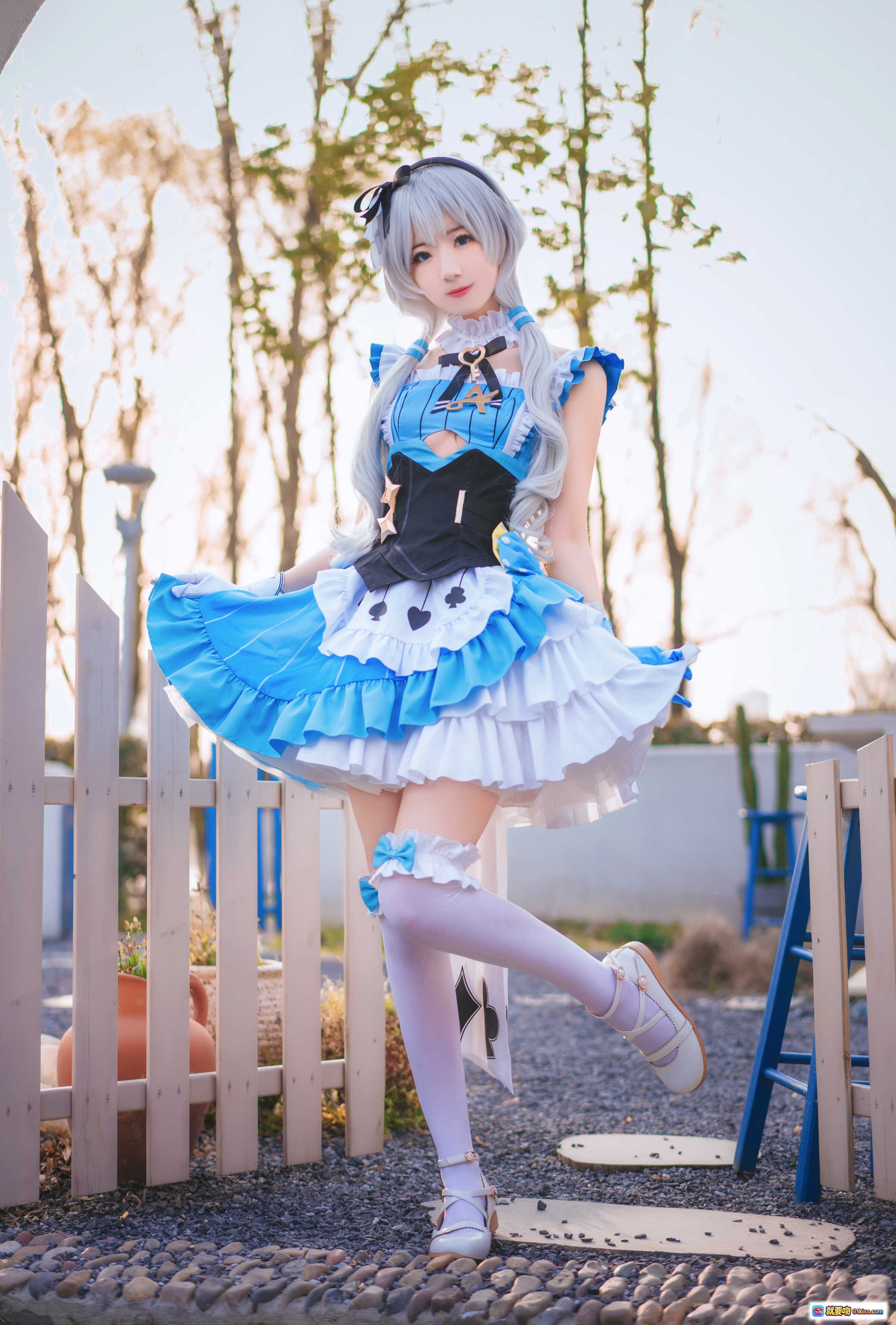 图片[3] - 弥音音NO.007德丽莎cosplay蓝白女仆装户外树下写真15P高清美图 - 就要吻