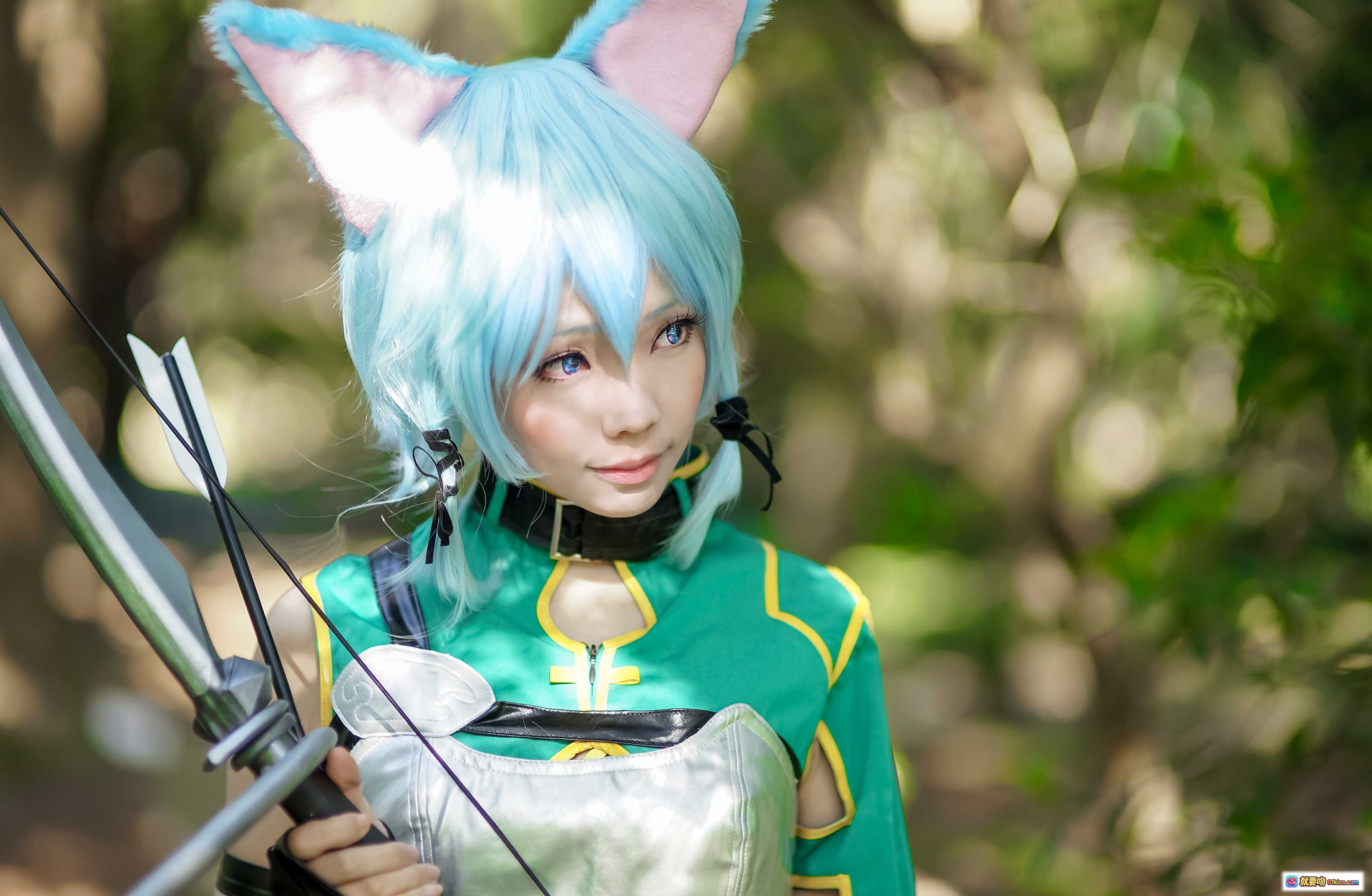 图片[4] - ElyEE子NO.013蓝发猫耳Cosplay户外写真 绿白战衣黑短裤造型精致自然光拍摄 - 就要吻