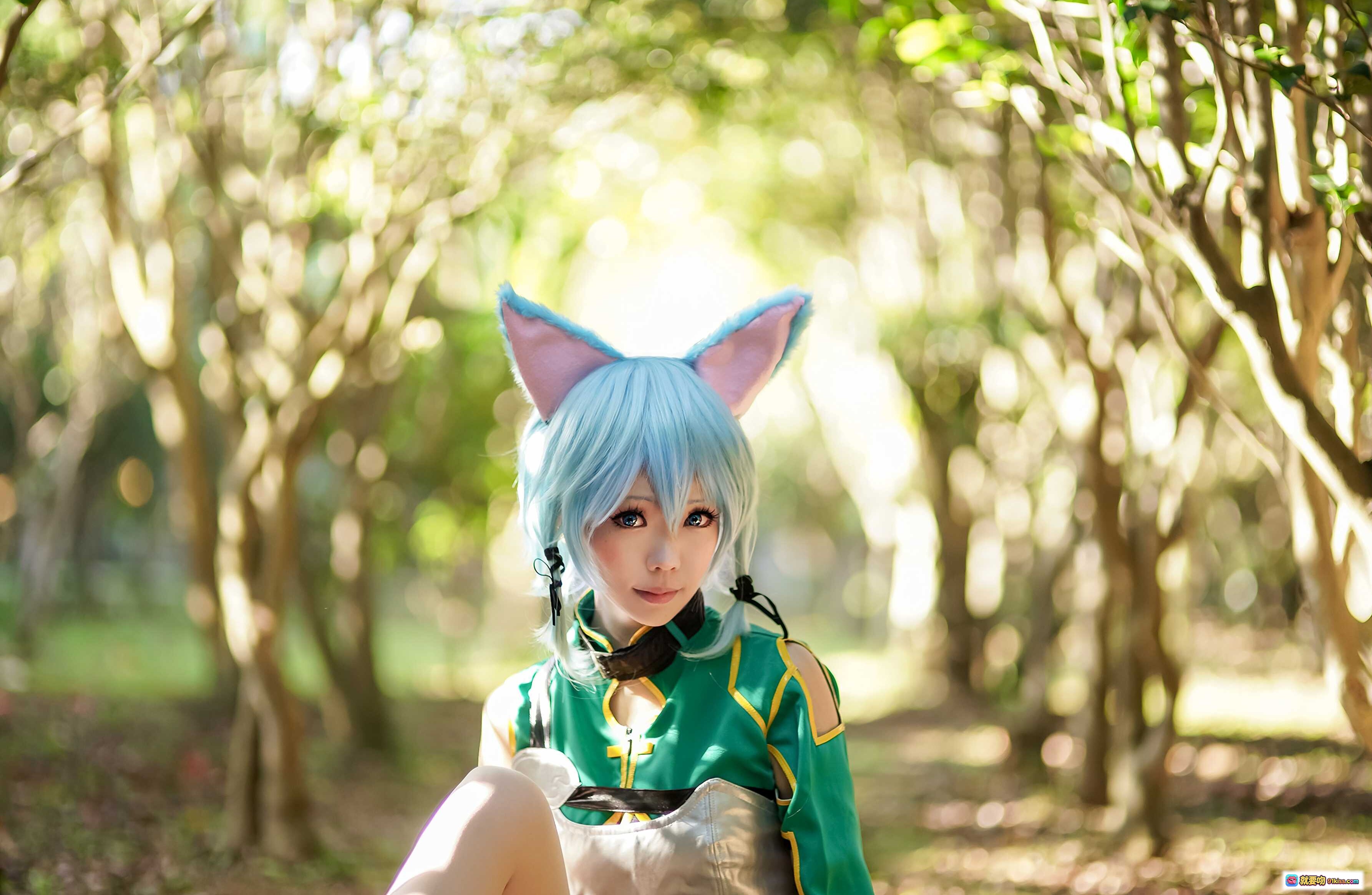 图片[9] - ElyEE子NO.013蓝发猫耳Cosplay户外写真 绿白战衣黑短裤造型精致自然光拍摄 - 就要吻