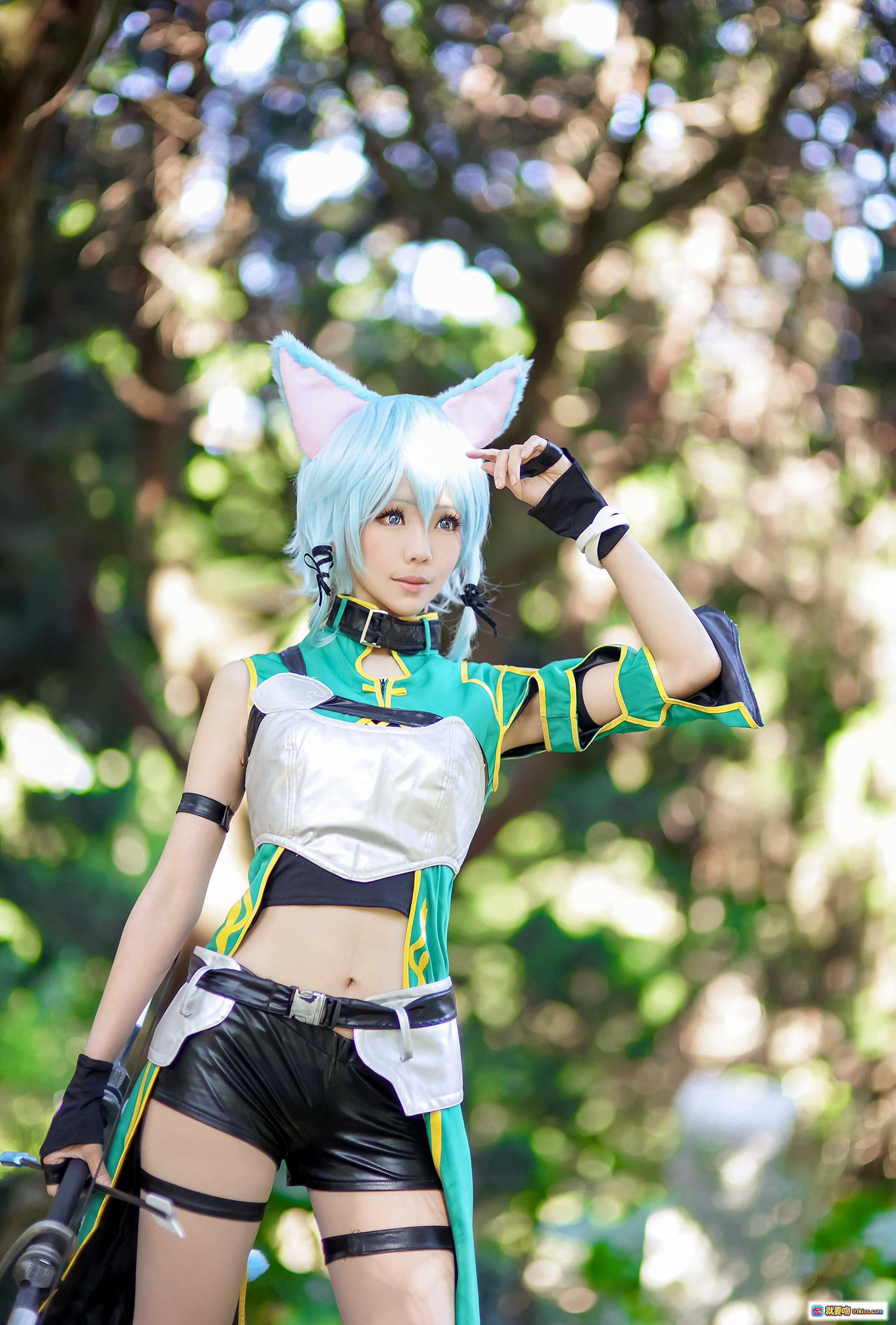 ElyEE子NO.013蓝发猫耳Cosplay户外写真 绿白战衣黑短裤造型精致自然光拍摄 - 就要吻